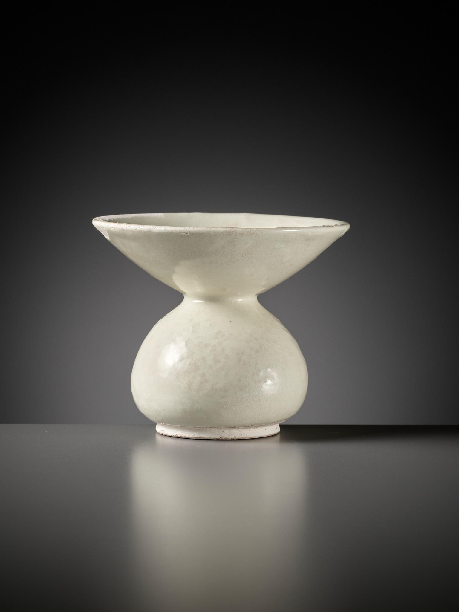 A WHITE-GLAZED XING ZHADOU, LATE TANG DYNASTY TO FIVE DYNASTIES PERIOD - Image 9 of 16