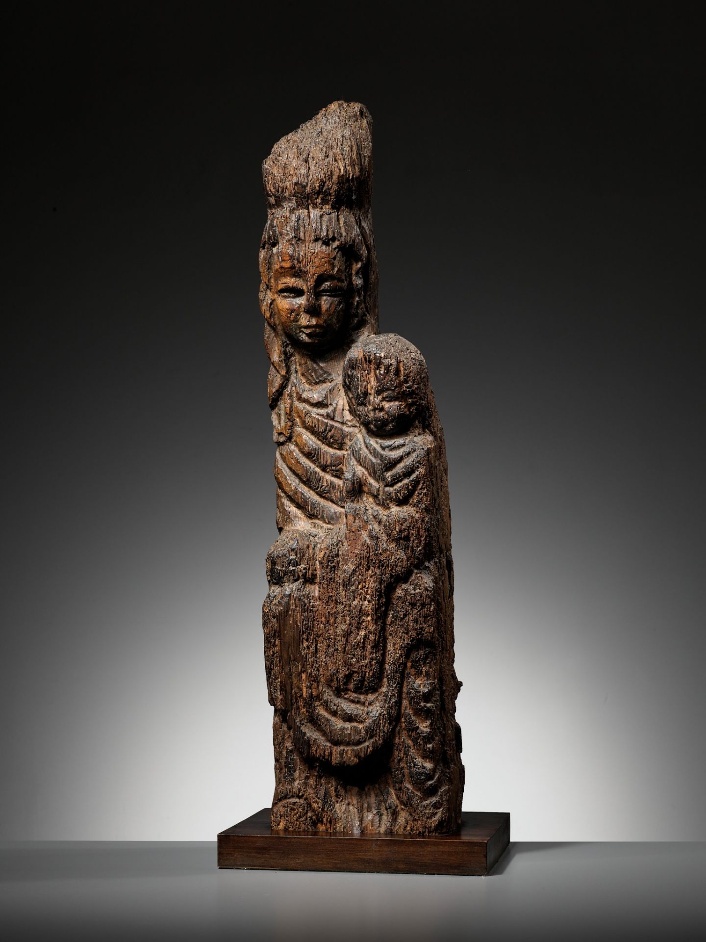 A LARGE WOOD FIGURE OF SONGZI GUANYIN AND CHILD, CHINA, EARLY MING DYNASTY, 14TH-15TH CENTURY - Image 2 of 15