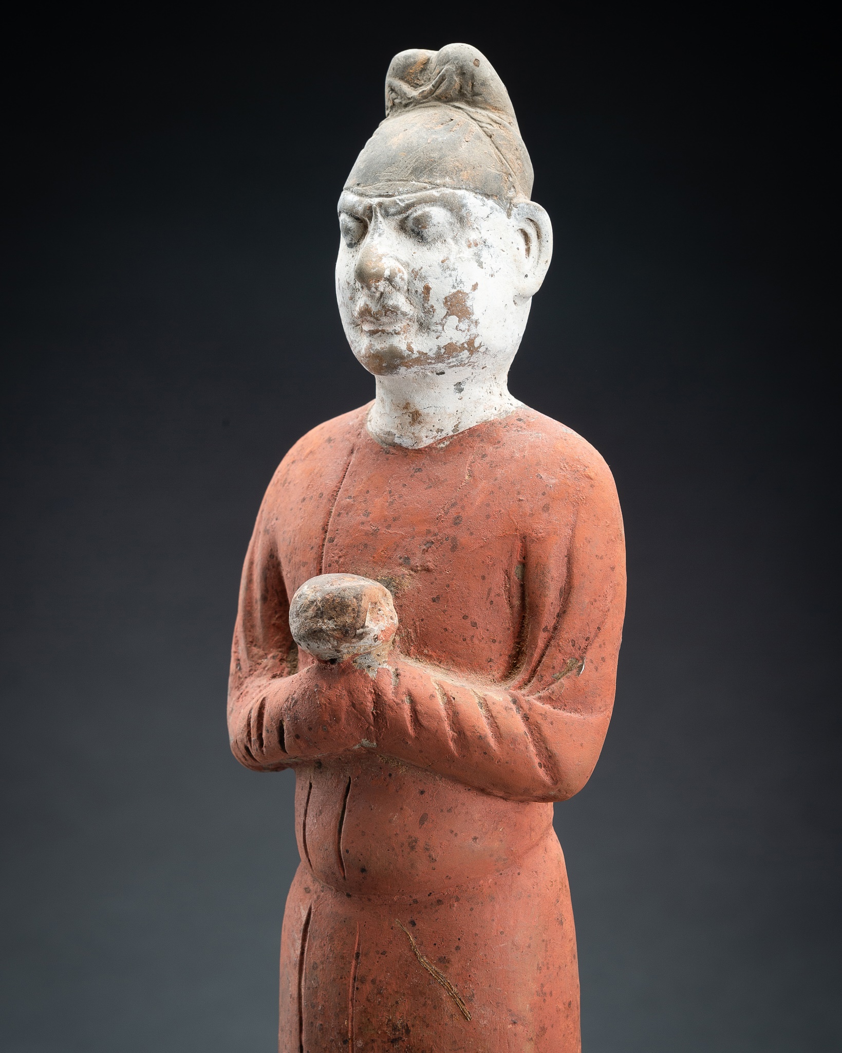 A RARE POTTERY FIGURE OF A COURT SERVANT, TANG DYNASTY