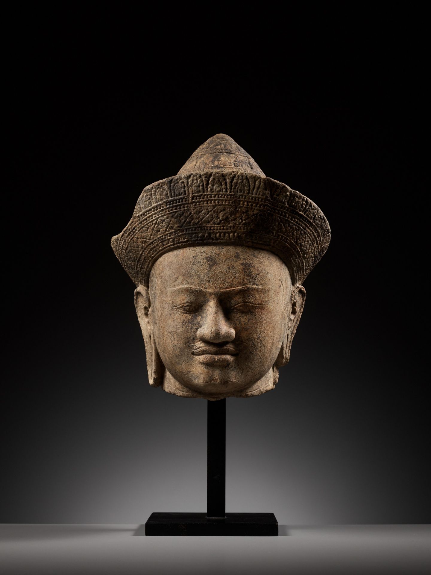 A LARGE SANDSTONE HEAD OF A MALE DEITY, ANGKOR PERIOD, KHLEANG STYLE - Image 3 of 11