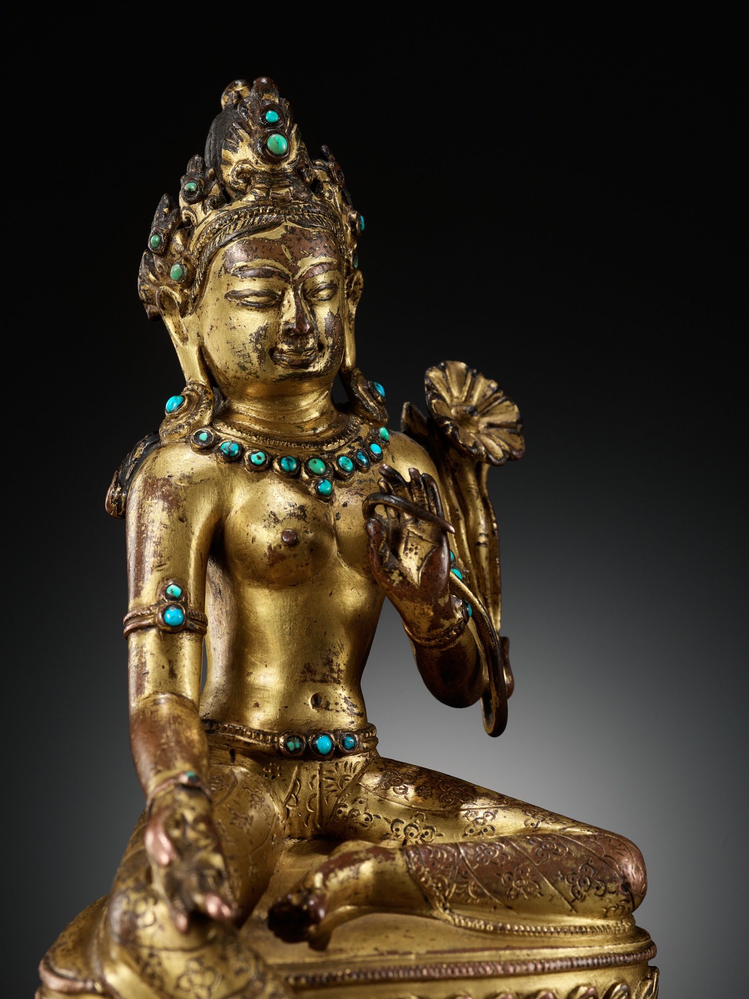 A GILT AND TURQUOISE-INLAID COPPER ALLOY FIGURE OF GREEN TARA, DENSATIL STYLE, TIBET, 14TH CENTURY - Image 3 of 16