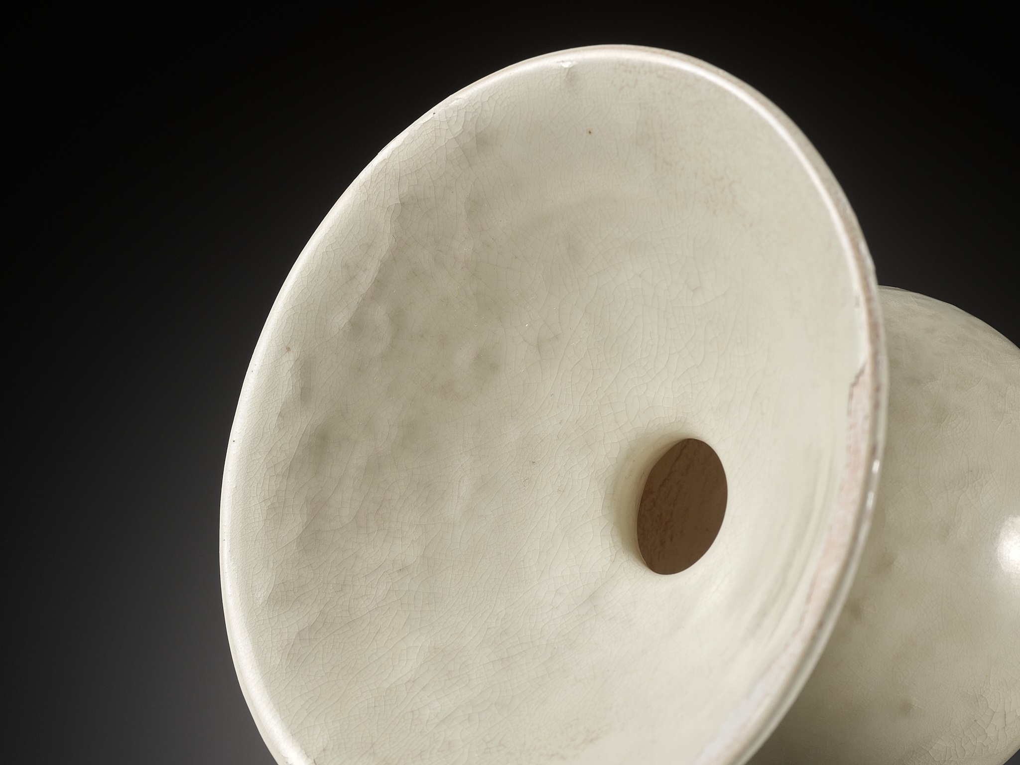 A WHITE-GLAZED XING ZHADOU, LATE TANG DYNASTY TO FIVE DYNASTIES PERIOD - Image 3 of 16