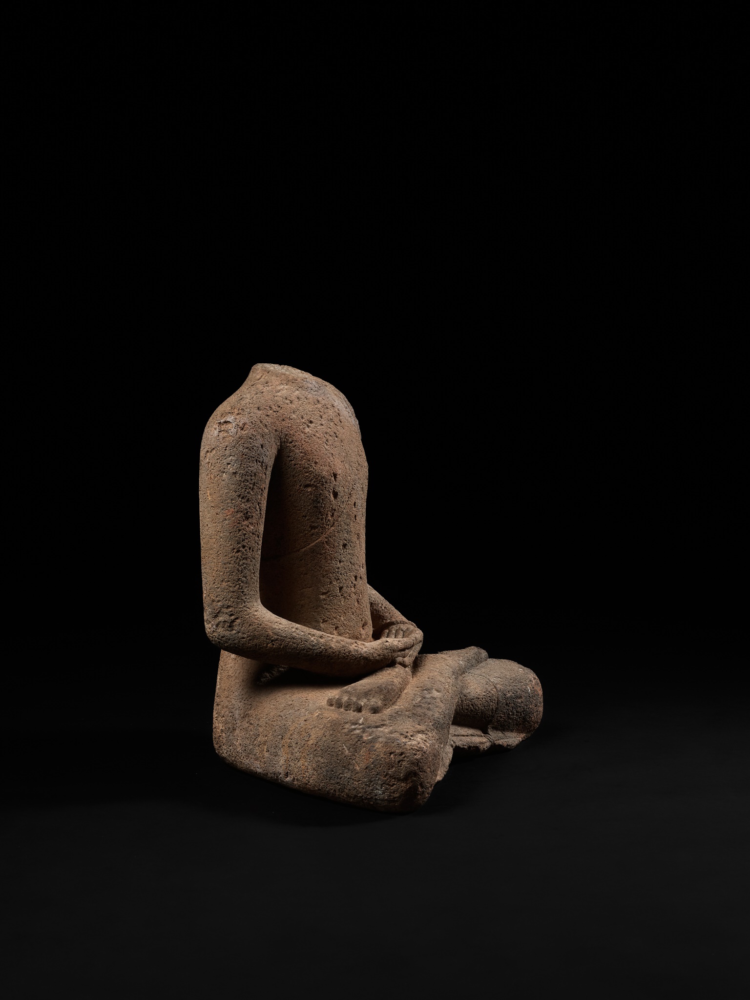 A RARE AND LARGE ANDESITE TORSO OF BUDDHA AMITABHA, CENTRAL JAVANESE PERIOD, SHAILENDRA DYNASTY - Image 14 of 16