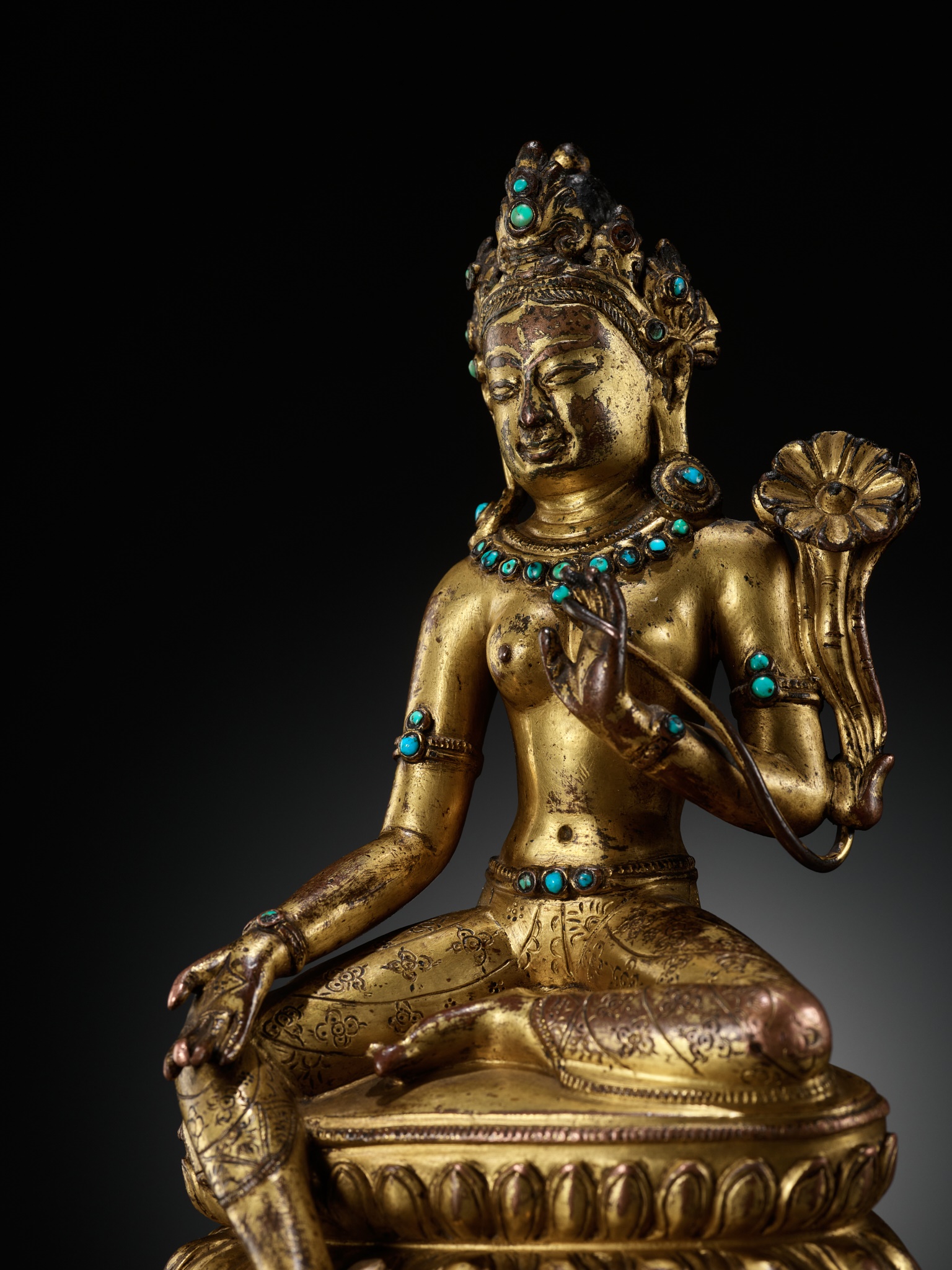 A GILT AND TURQUOISE-INLAID COPPER ALLOY FIGURE OF GREEN TARA, DENSATIL STYLE, TIBET, 14TH CENTURY - Image 9 of 16