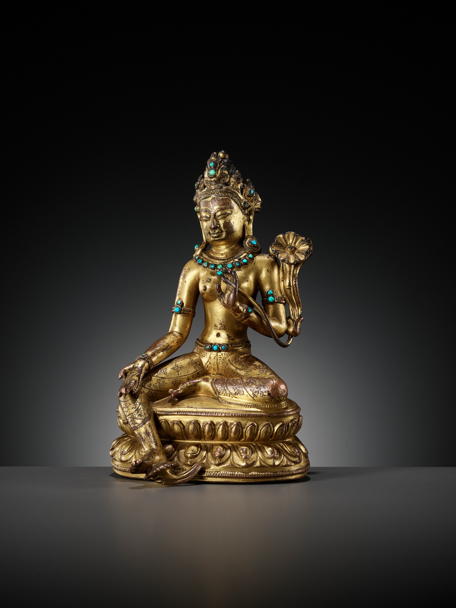 A GILT AND TURQUOISE-INLAID COPPER ALLOY FIGURE OF GREEN TARA, DENSATIL STYLE, TIBET, 14TH CENTURY - Image 7 of 16