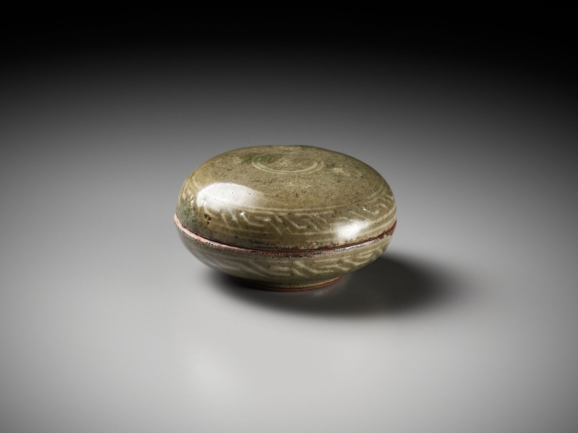 A SLIP-INLAID CELADON BOX AND COVER, GORYEO DYNASTY - Image 10 of 12