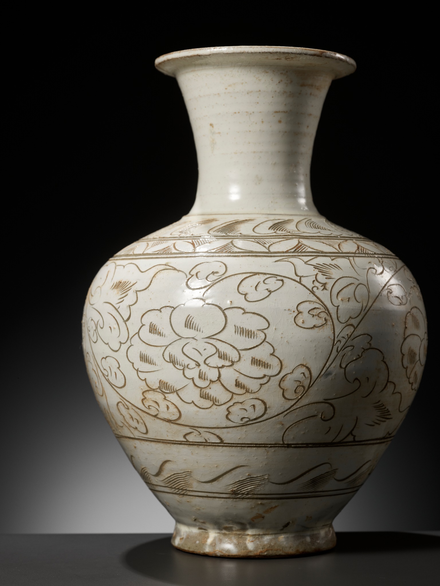 A CARVED CIZHOU SGRAFFIATO VASE, NORTHERN SONG DYNASTY - Image 17 of 17
