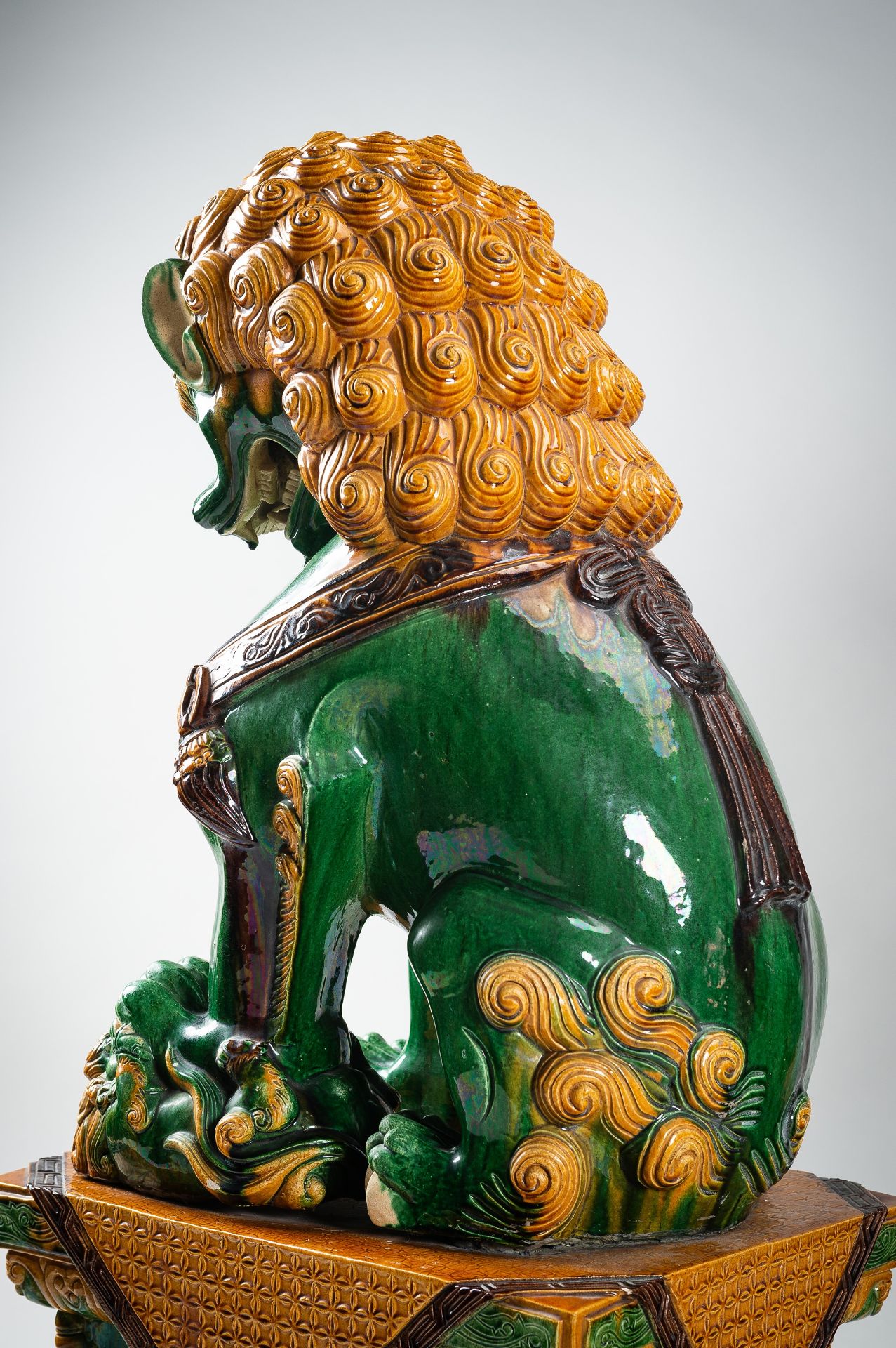 A VERY LARGE SANCAI-GLAZED PAIR OF BUDDHIST LIONS, QING - Image 23 of 31