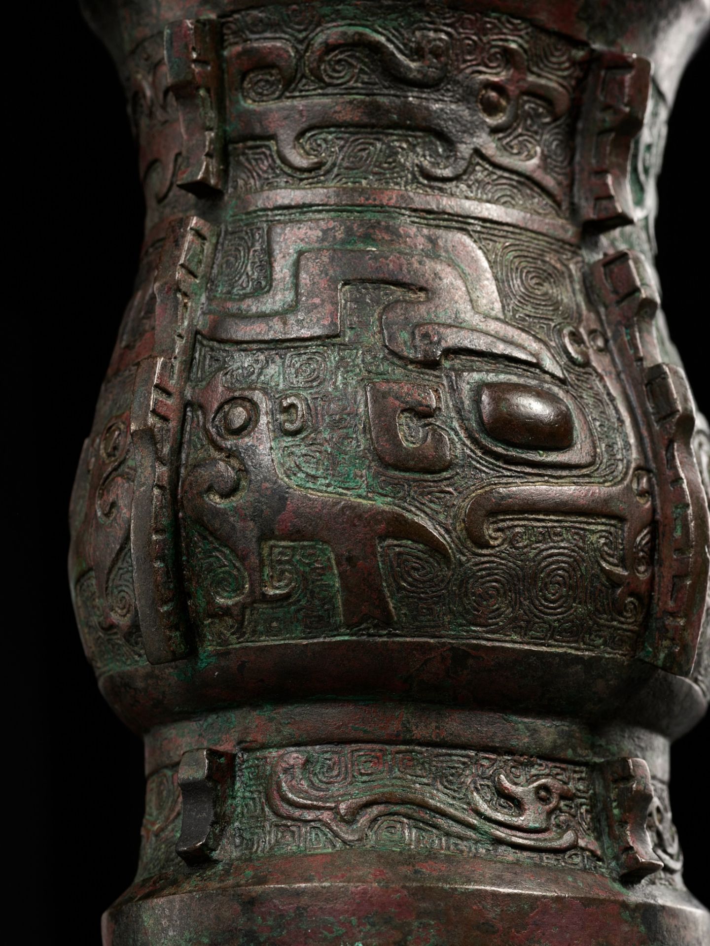 A RARE BRONZE RITUAL WINE VESSEL, ZHI, SHANG DYNASTY, CHINA, 13TH-12TH CENTURY BC - Image 23 of 25