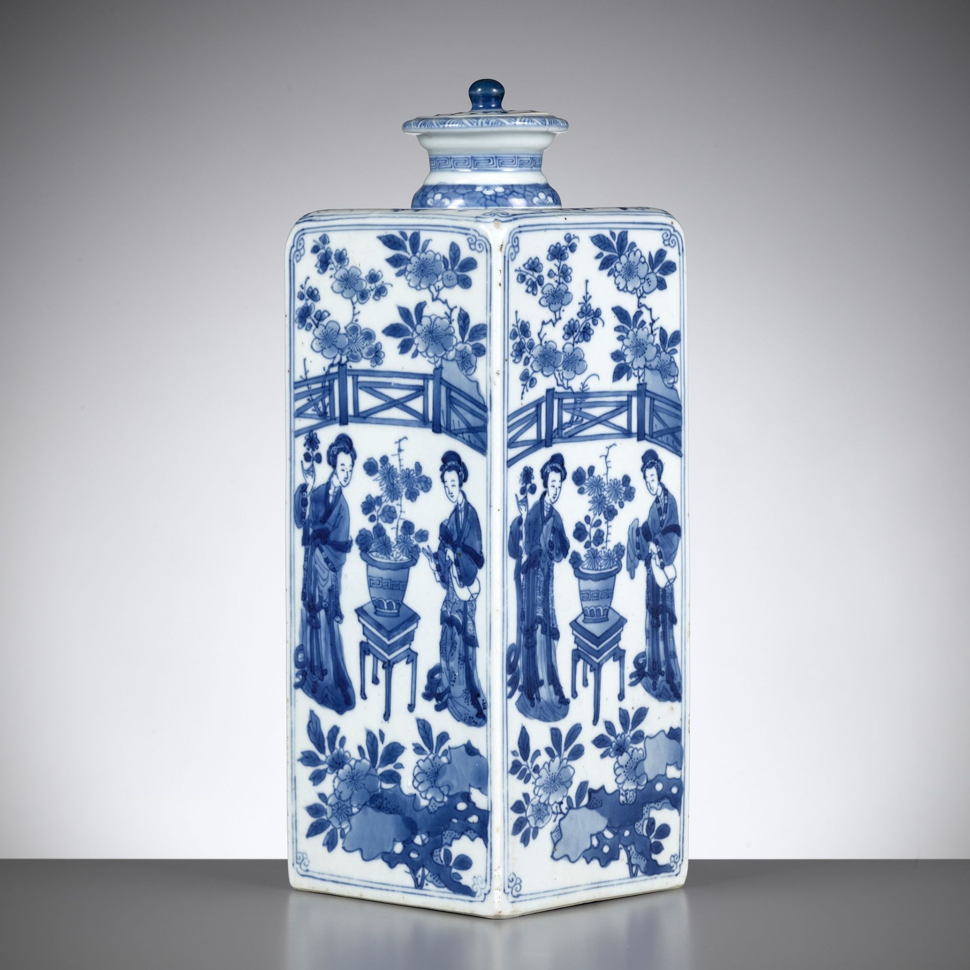 A BLUE AND WHITE RECTANGULAR FLASK AND COVER, KANGXI PERIOD