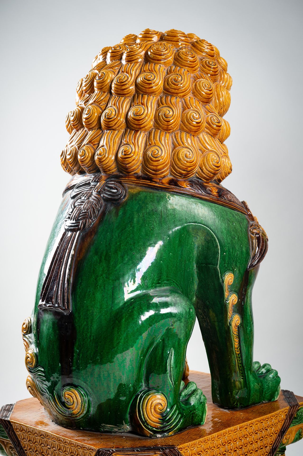 A VERY LARGE SANCAI-GLAZED PAIR OF BUDDHIST LIONS, QING - Image 25 of 31