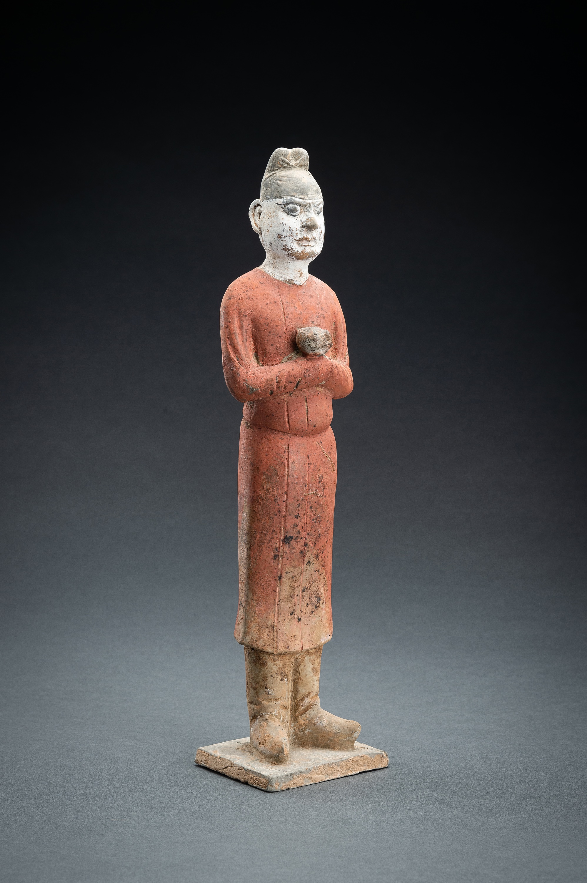 A RARE POTTERY FIGURE OF A COURT SERVANT, TANG DYNASTY - Image 4 of 14