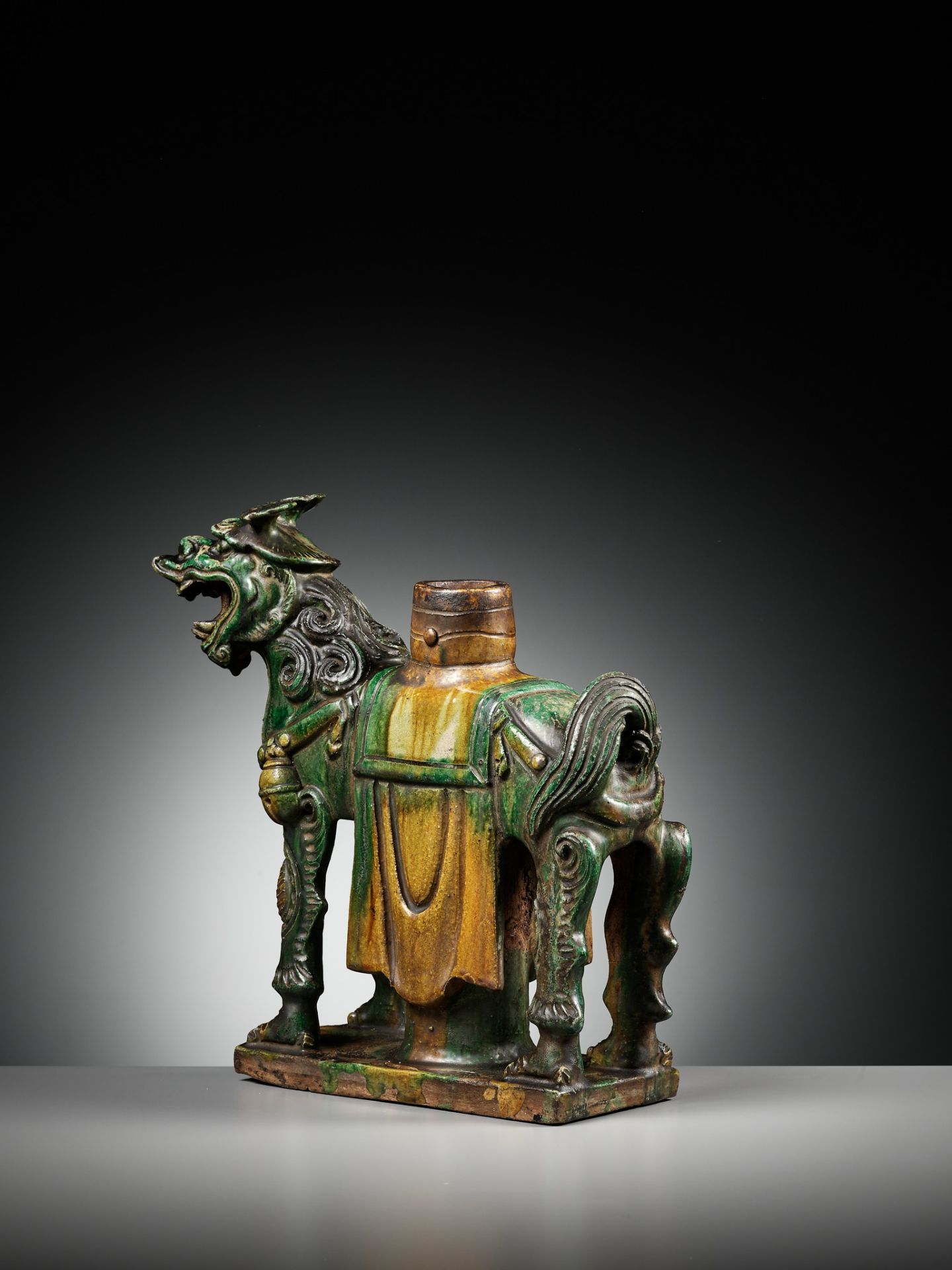 A LARGE SANCAI GLAZED 'BUDDHIST LION' CANDLEHOLDER, MING DYNASTY - Image 8 of 12