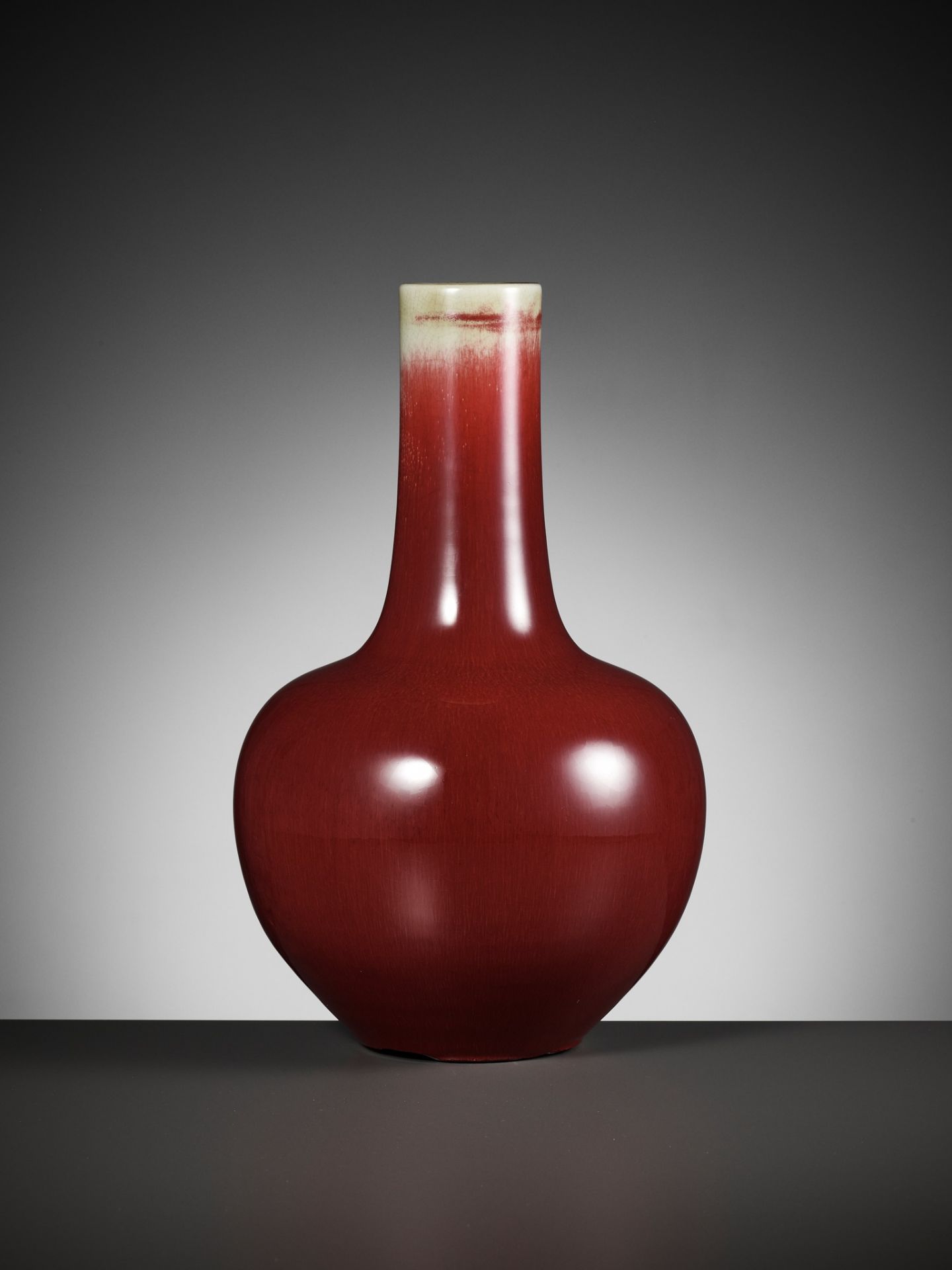 A COPPER-RED GLAZED 'LANGYAO' VASE, TIANQIUPING, QING DYNASTY - Image 10 of 14
