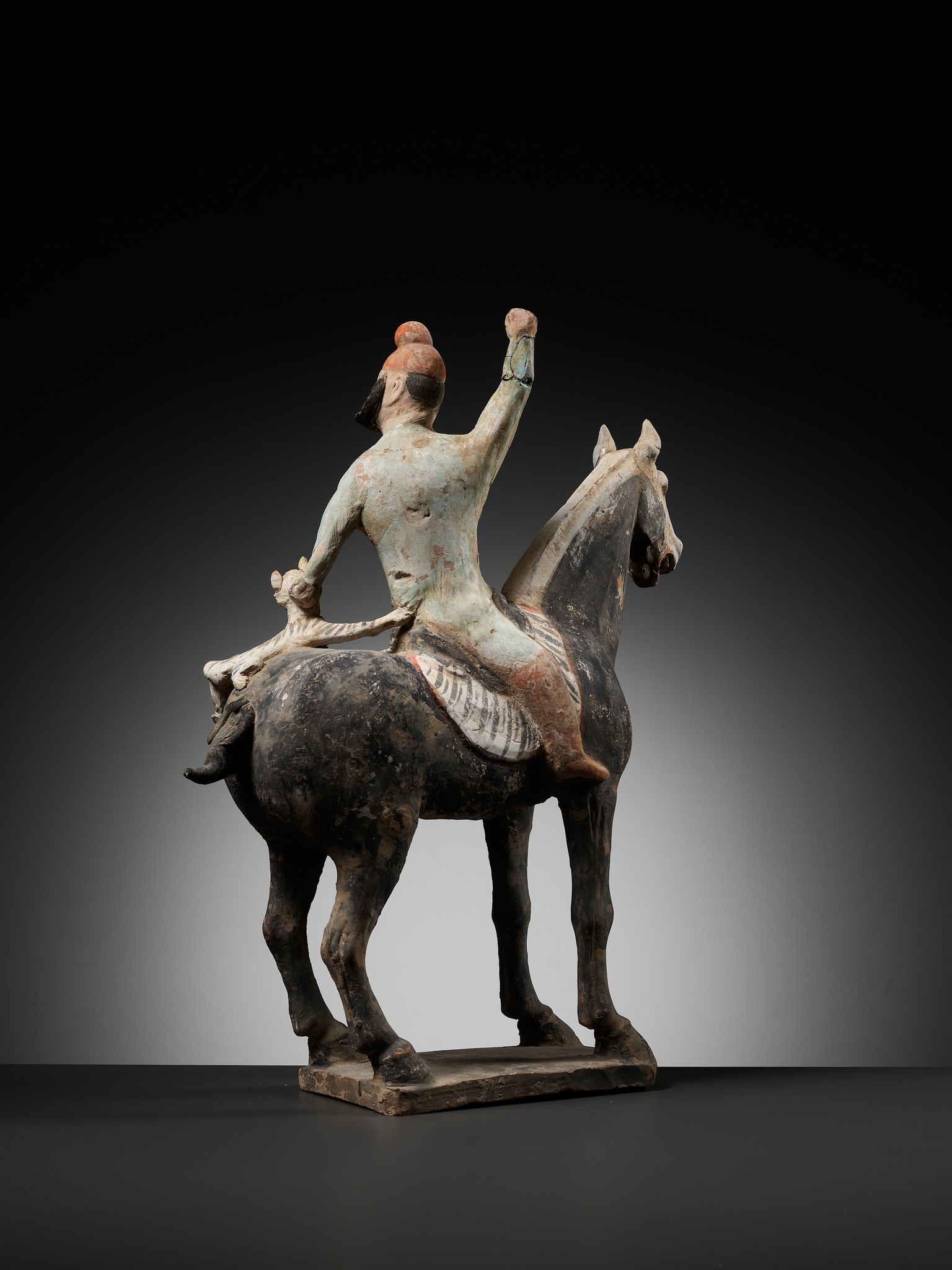 A RARE PAINTED POTTERY HORSE WITH A 'PHRYGIAN' RIDER AND TIGER CUB, TANG DYNASTY - Image 8 of 14