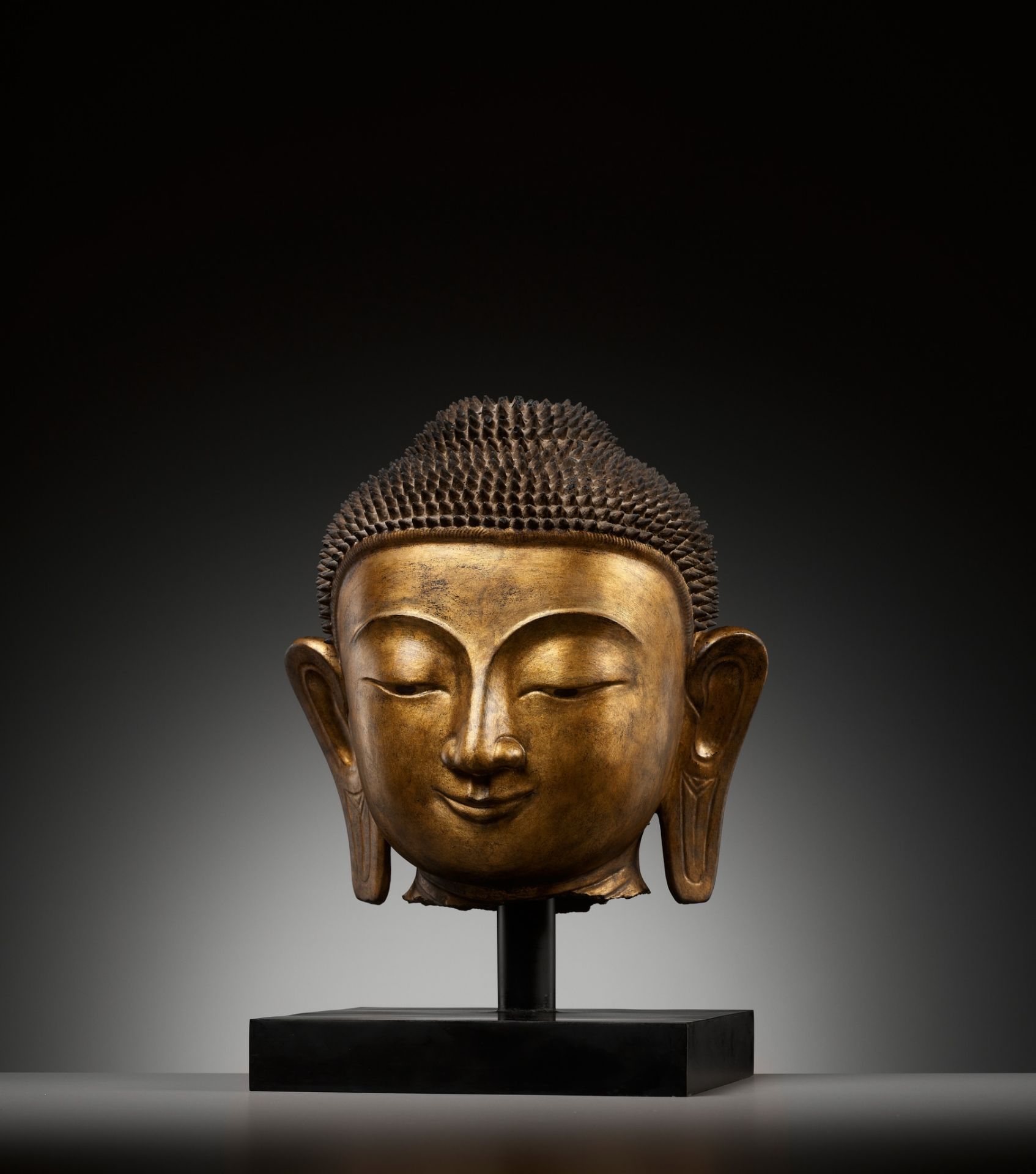 A LARGE GILT DRY LACQUER HEAD OF BUDDHA, SHAN STYLE, BURMA, 19TH CENTURY - Image 6 of 10