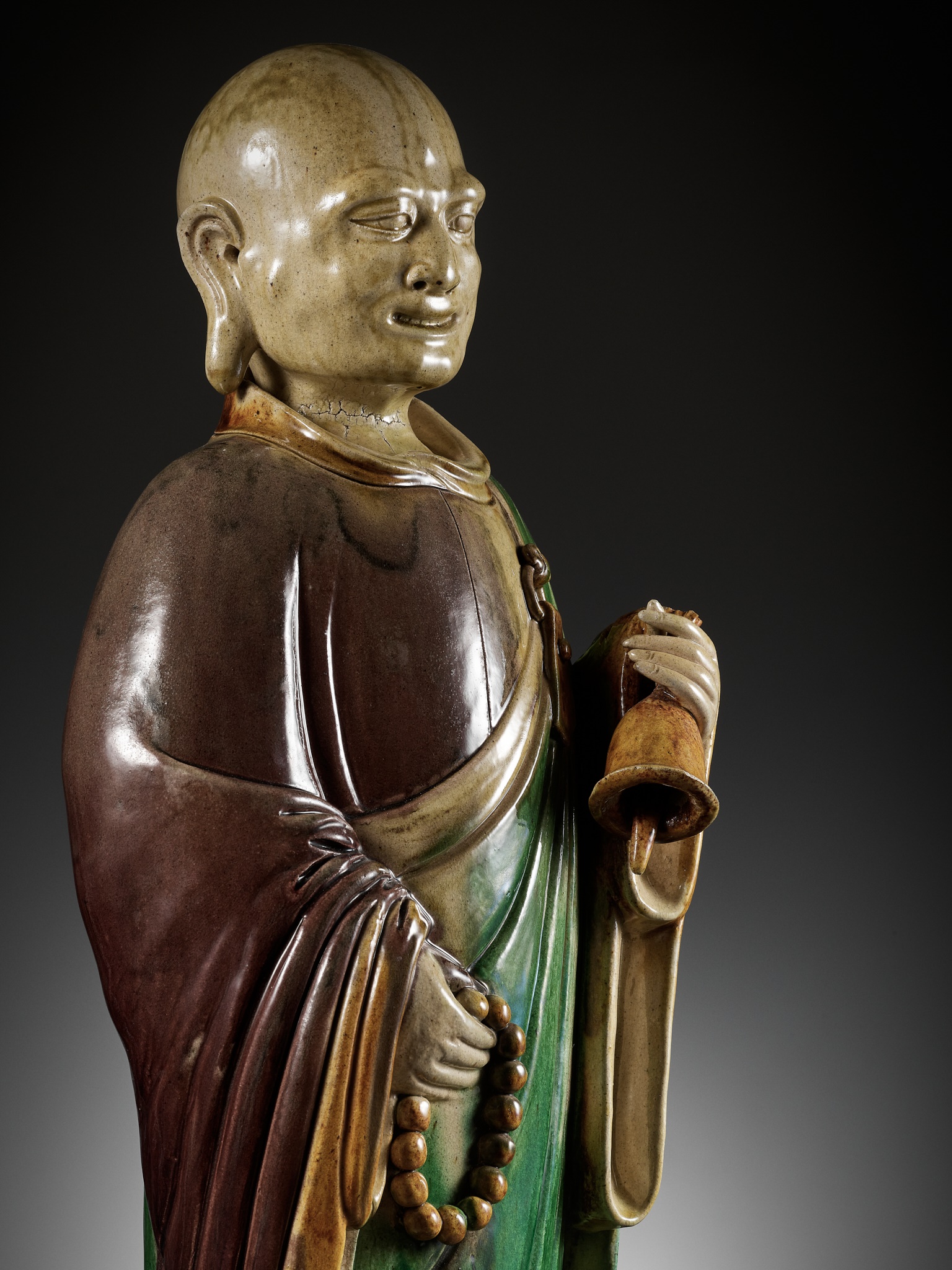A MASSIVE SANCAI-GLAZED FIGURE OF A MONK, LATE MING DYNASTY TO KANGXI PERIOD - Image 3 of 16