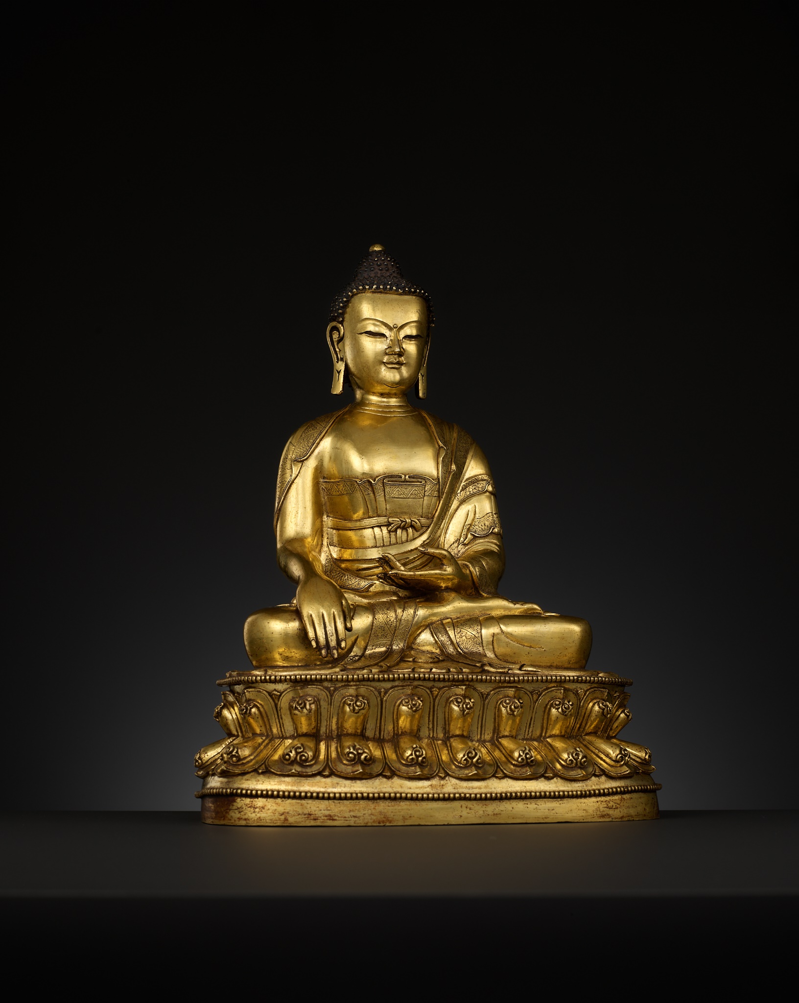 A LARGE GILT-BRONZE FIGURE OF BUDDHA SHAKYAMUNI, KANGXI TO YONGZHENG PERIOD - Image 13 of 13
