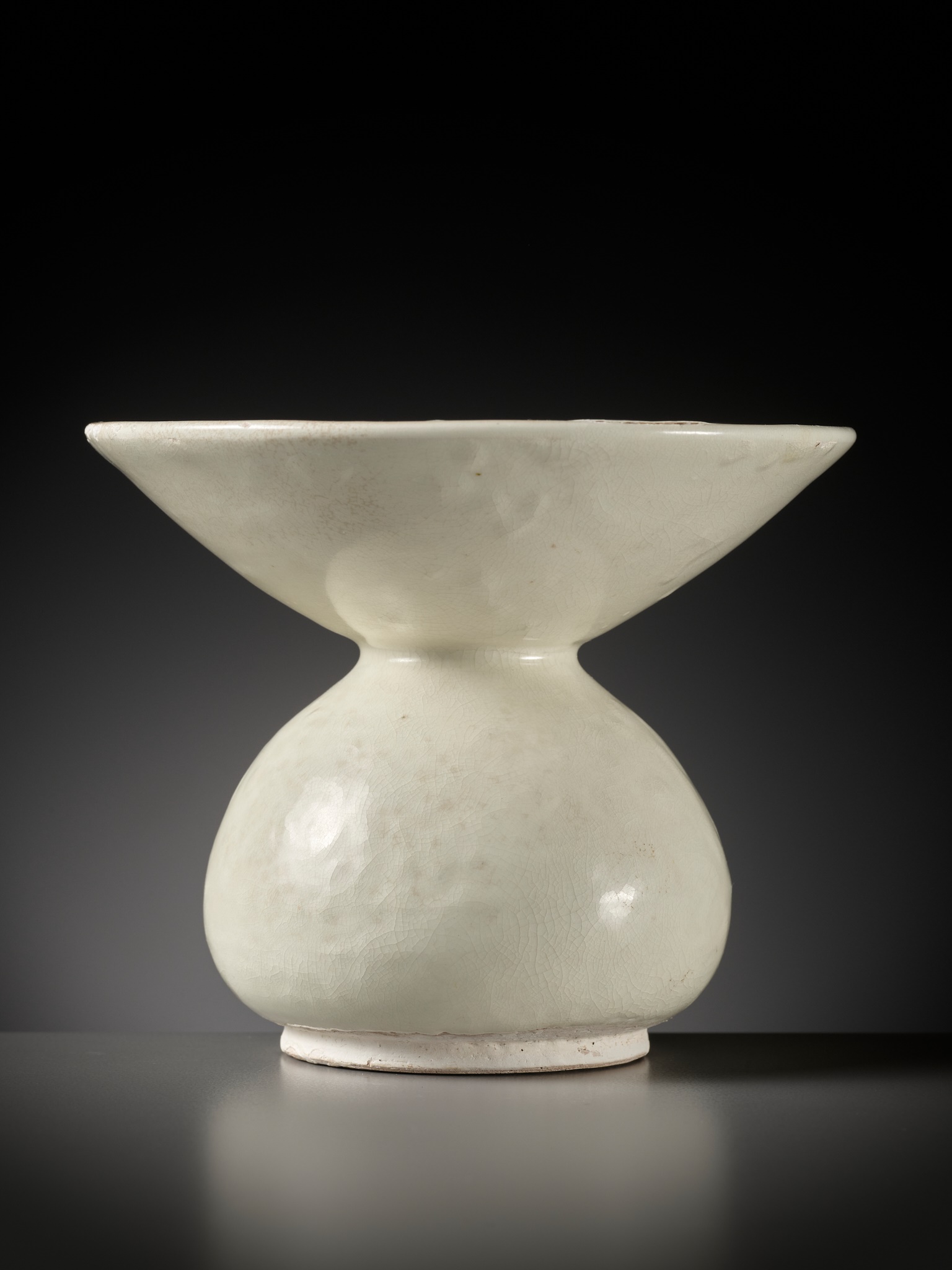 A WHITE-GLAZED XING ZHADOU, LATE TANG DYNASTY TO FIVE DYNASTIES PERIOD - Image 4 of 16
