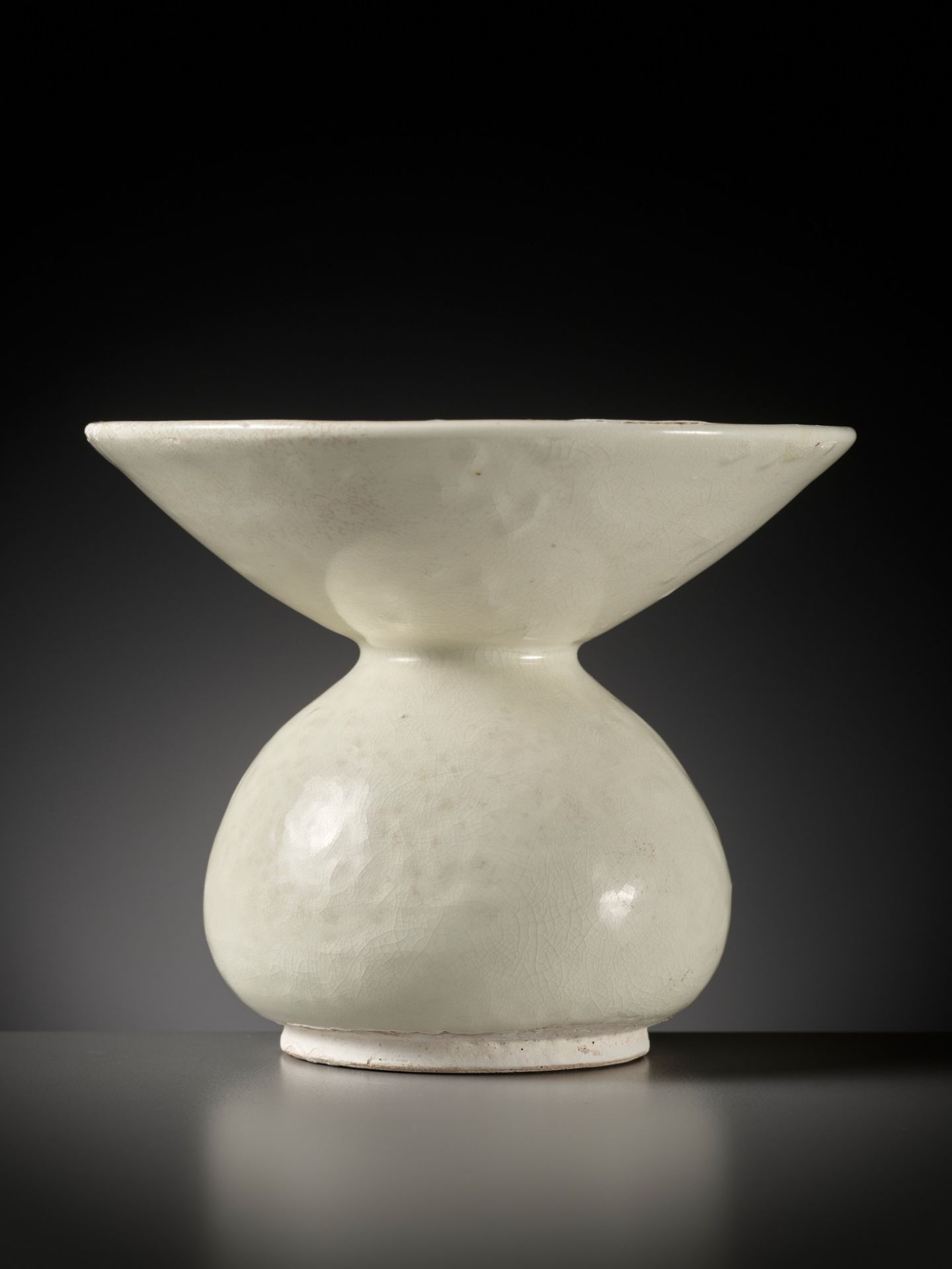 A WHITE-GLAZED XING ZHADOU, LATE TANG DYNASTY TO FIVE DYNASTIES PERIOD - Image 4 of 16