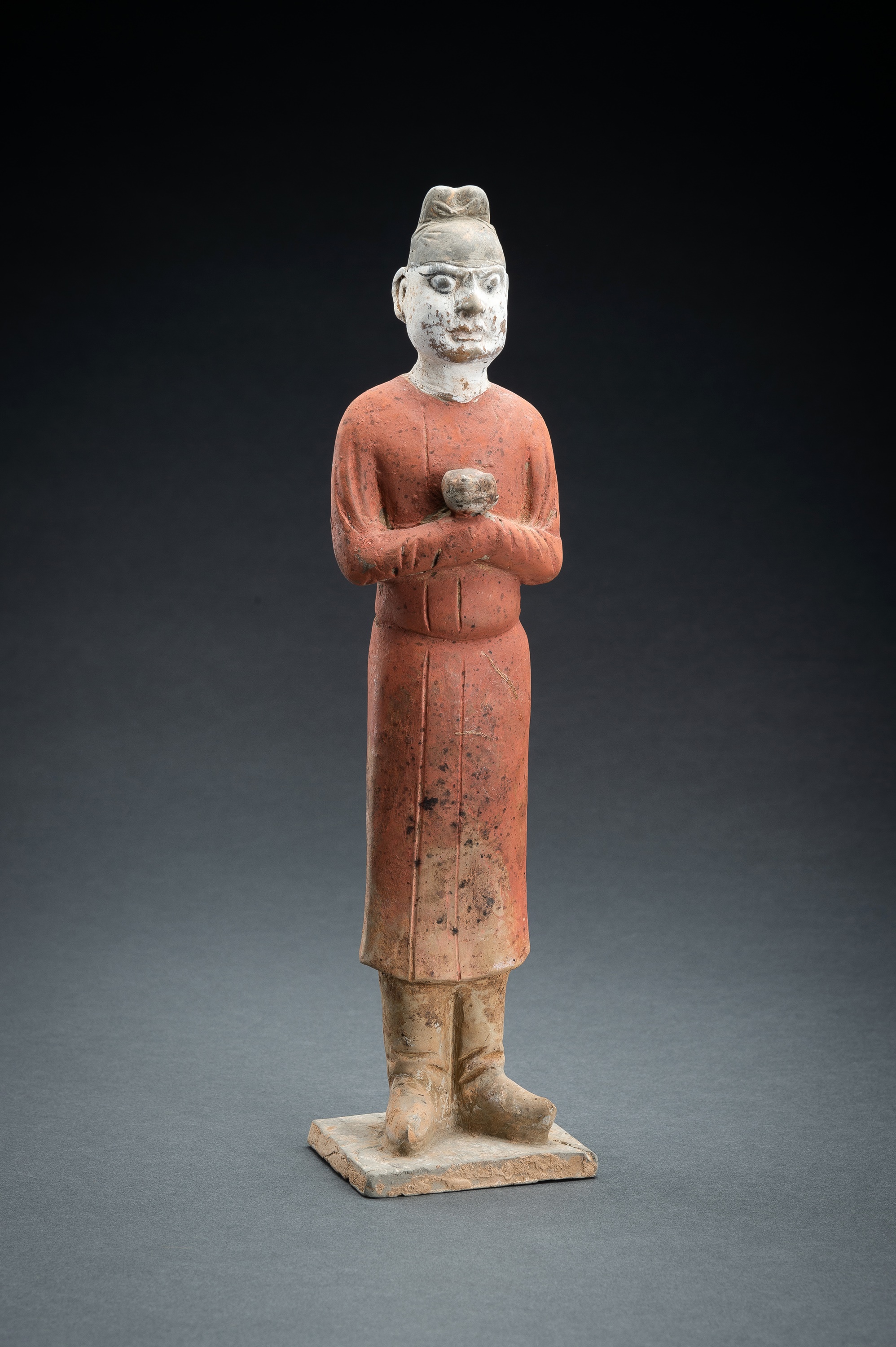A RARE POTTERY FIGURE OF A COURT SERVANT, TANG DYNASTY - Image 7 of 14