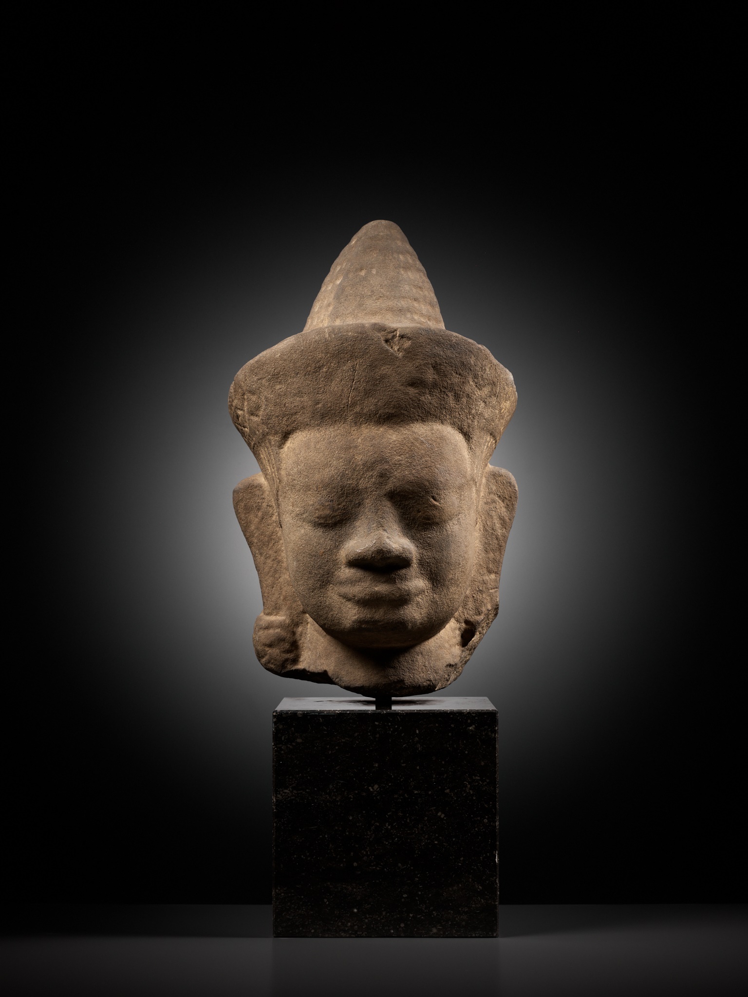 A MONUMENTAL SANDSTONE HEAD OF A MALE DEITY, ANGKOR WAT STYLE - Image 3 of 9