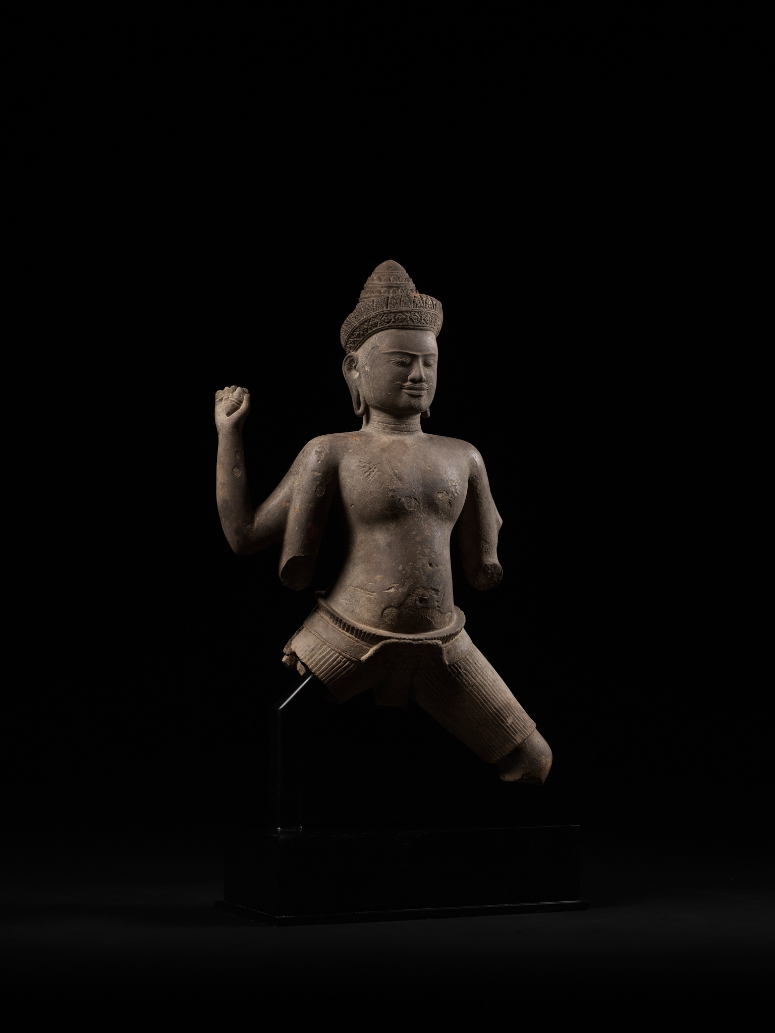 A KHMER SANDSTONE FIGURE OF A MALE DEITY, ANGKOR PERIOD - Image 11 of 13