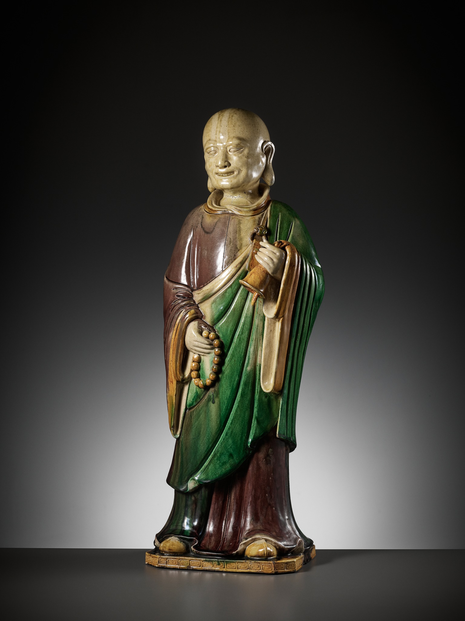 A MASSIVE SANCAI-GLAZED FIGURE OF A MONK, LATE MING DYNASTY TO KANGXI PERIOD - Image 16 of 16