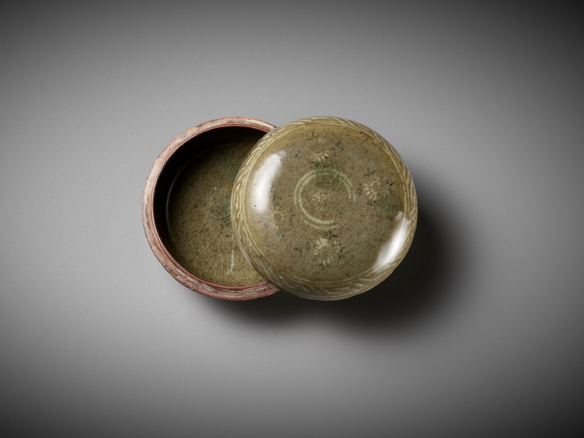 A SLIP-INLAID CELADON BOX AND COVER, GORYEO DYNASTY - Image 12 of 12