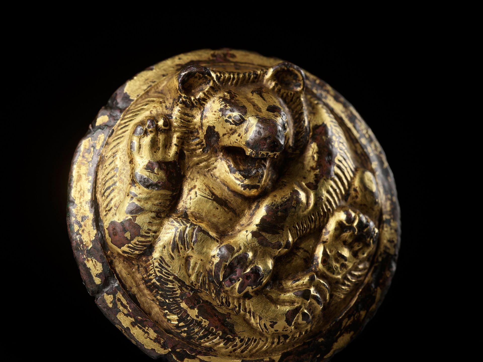 A GILT BRONZE 'BEAR' WEIGHT, HAN DYNASTY, EX ADOLPHE STOCLET COLLECTION - Image 12 of 13