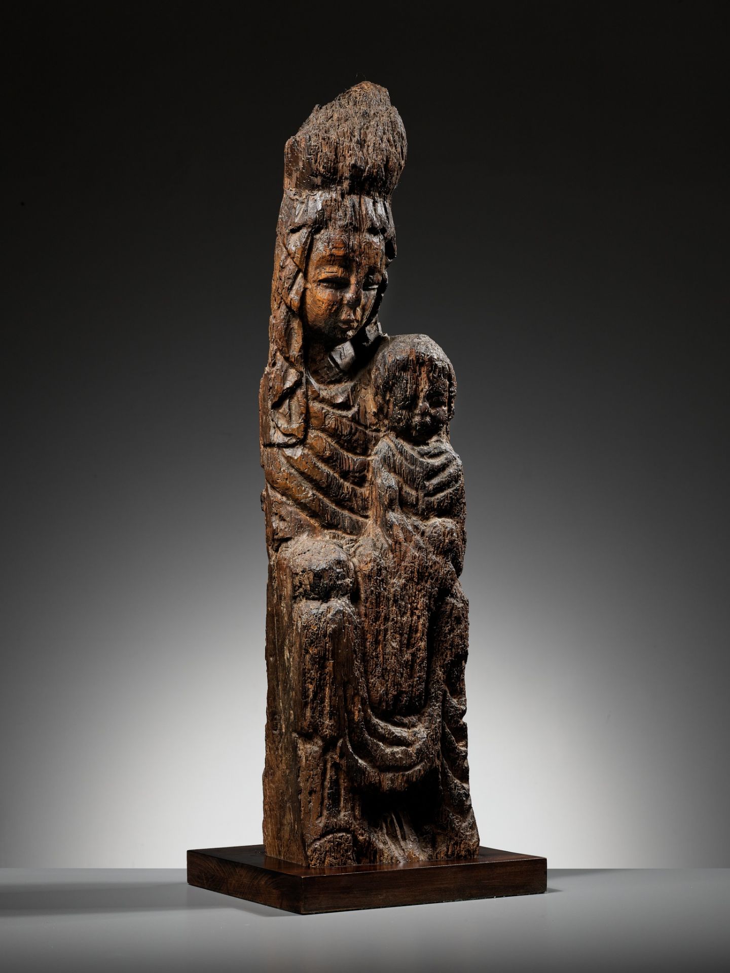 A LARGE WOOD FIGURE OF SONGZI GUANYIN AND CHILD, CHINA, EARLY MING DYNASTY, 14TH-15TH CENTURY - Image 14 of 15