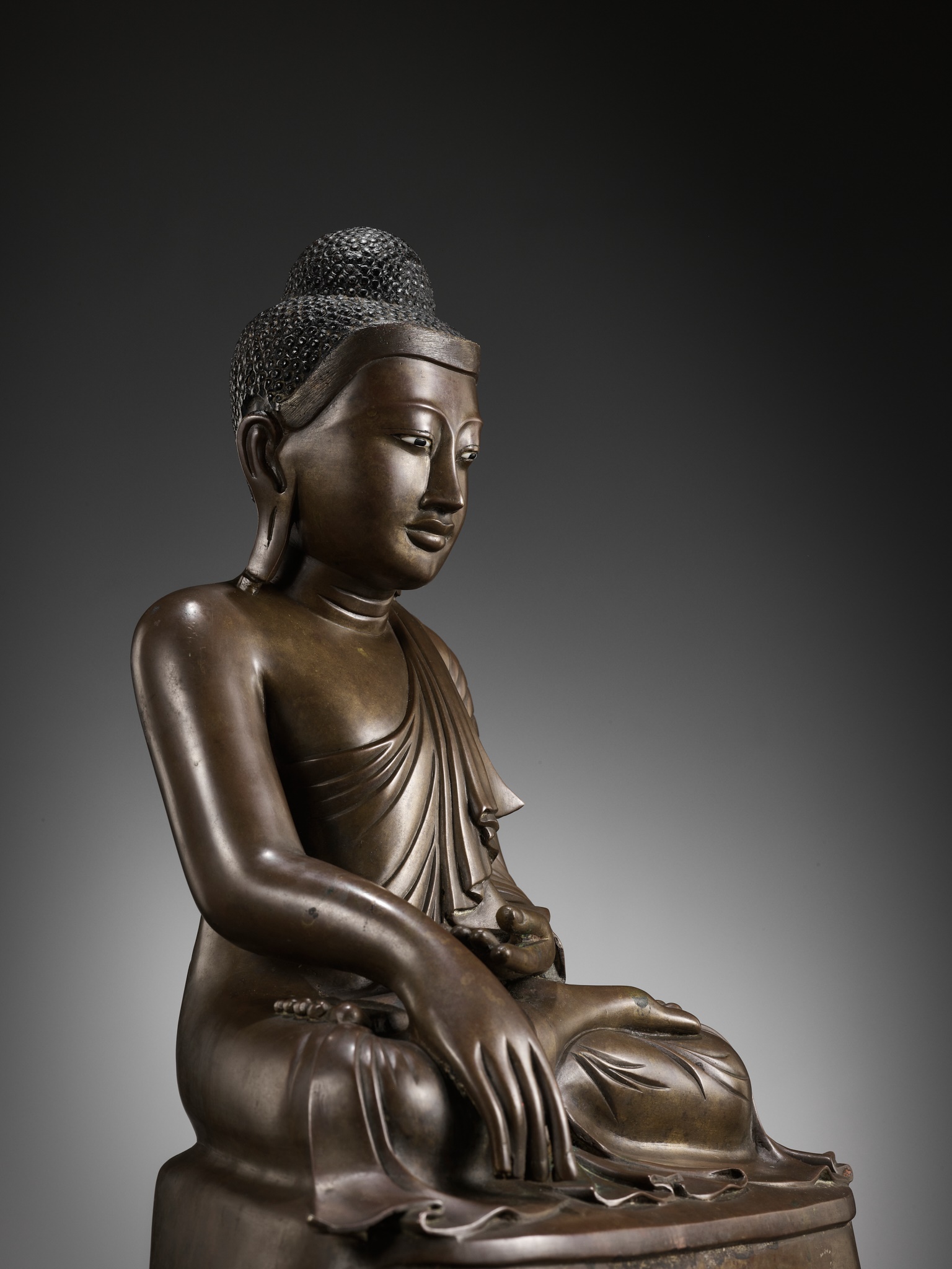 A BRONZE STATUE OF BUDDHA SHAKYAMUNI, MANDALAY PERIOD - Image 6 of 16
