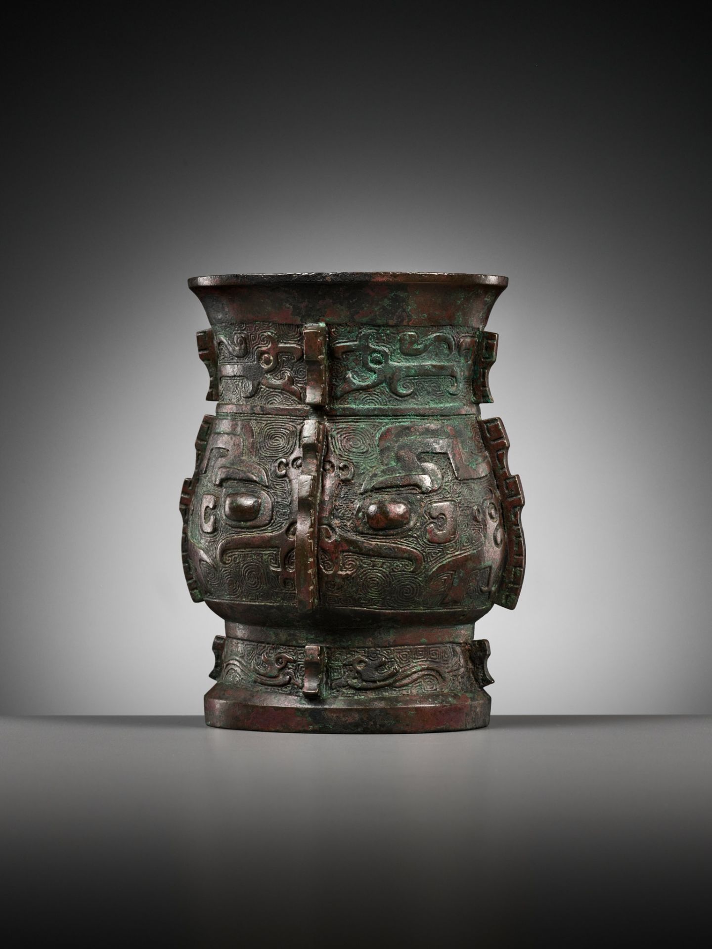A RARE BRONZE RITUAL WINE VESSEL, ZHI, SHANG DYNASTY, CHINA, 13TH-12TH CENTURY BC - Image 12 of 25
