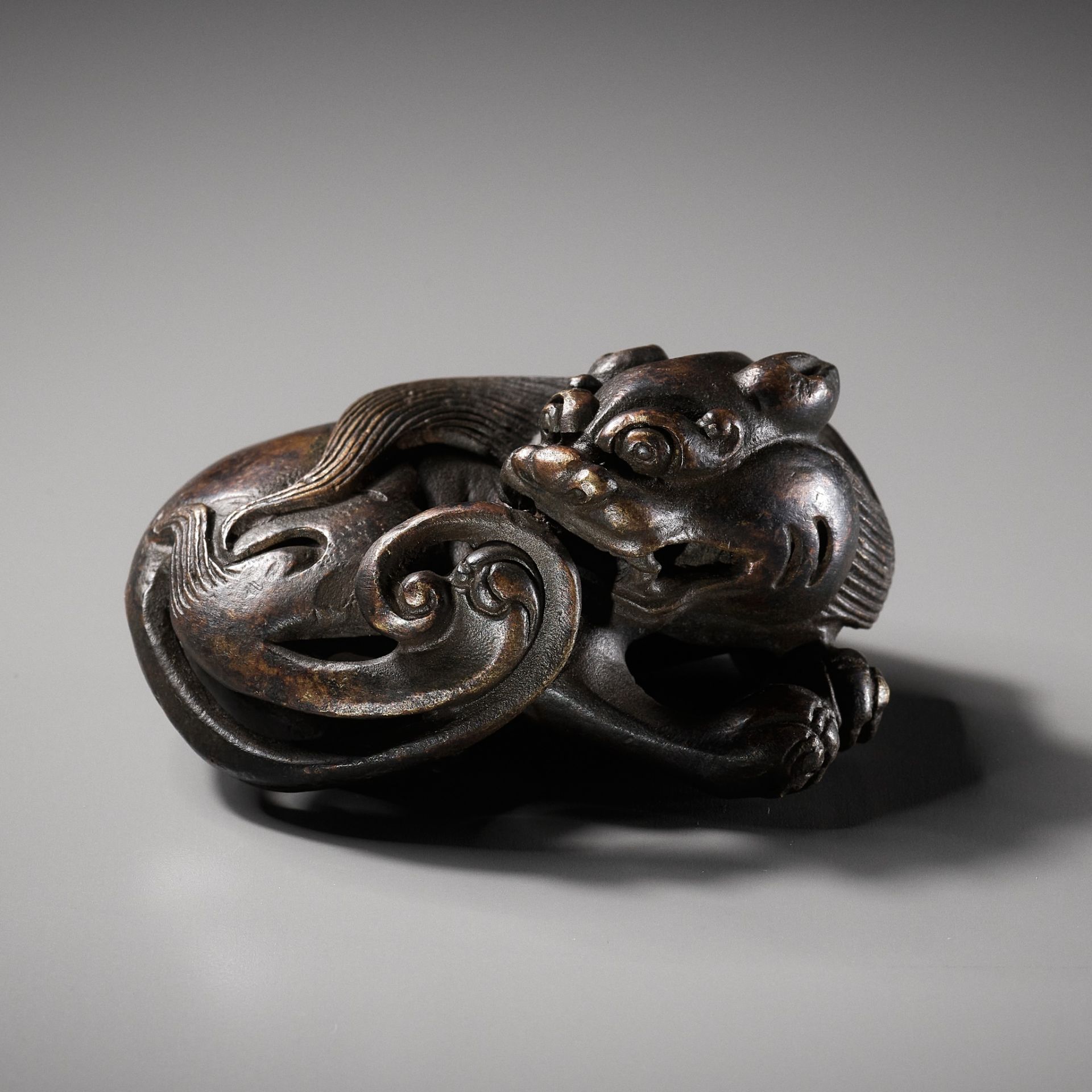A BRONZE 'BUDDHIST LION' SCROLL WEIGHT, LATE MING DYNASTY - Image 14 of 14