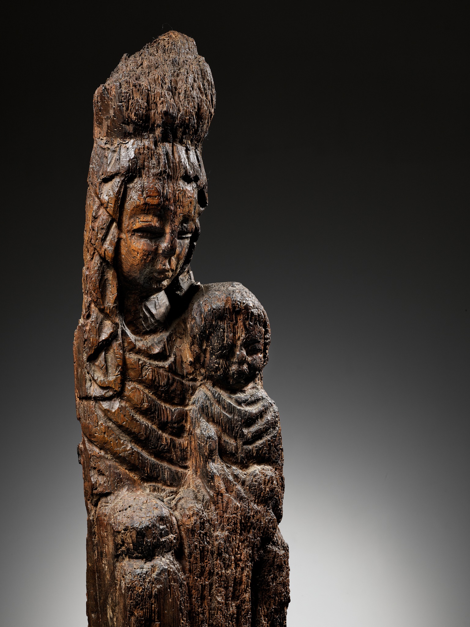 A LARGE WOOD FIGURE OF SONGZI GUANYIN AND CHILD, CHINA, EARLY MING DYNASTY, 14TH-15TH CENTURY - Image 15 of 15
