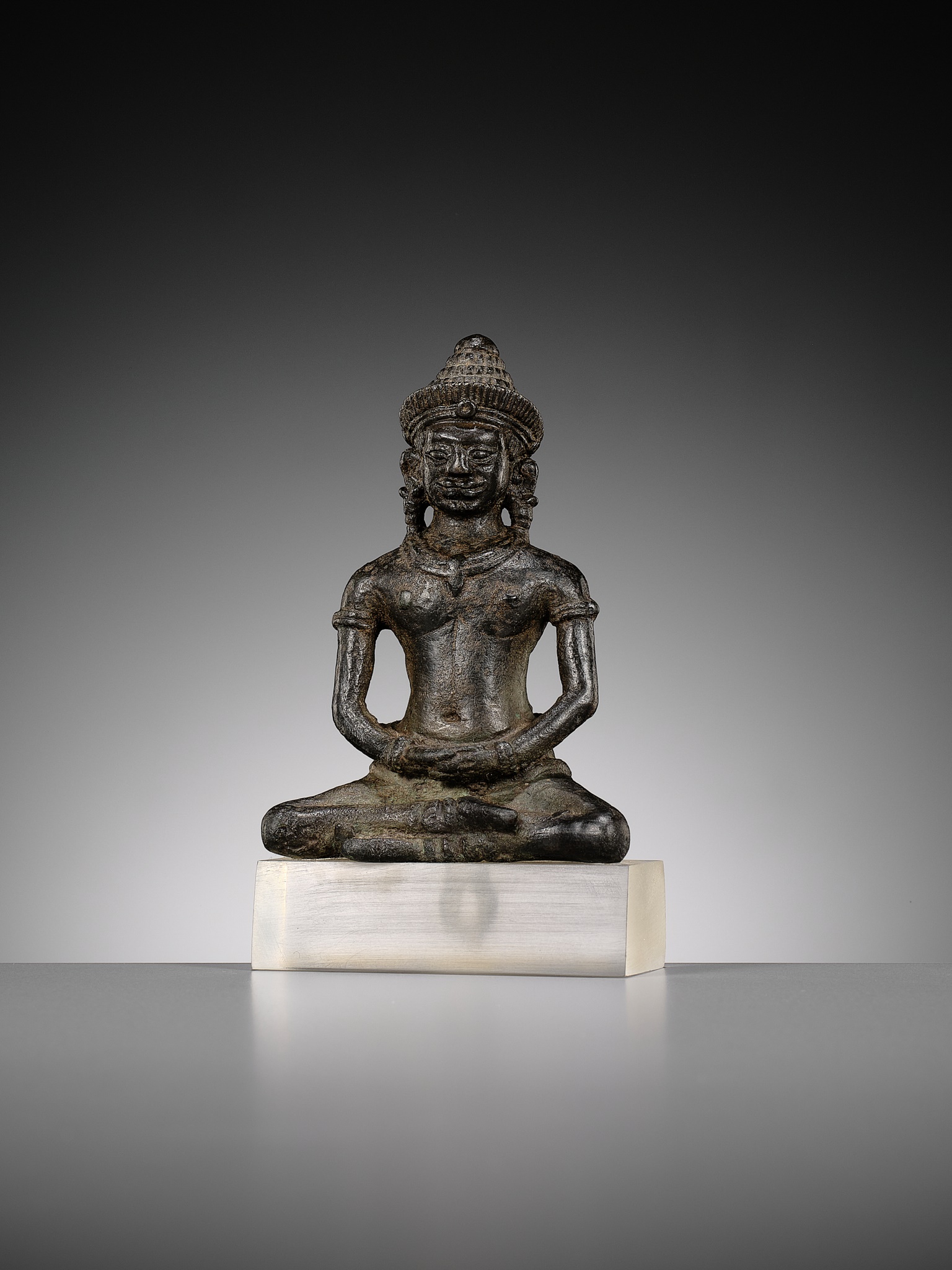 A BRONZE FIGURE OF BUDDHA, ANGKOR PERIOD, KHMER EMPIRE, 12TH CENTURY - Image 2 of 9