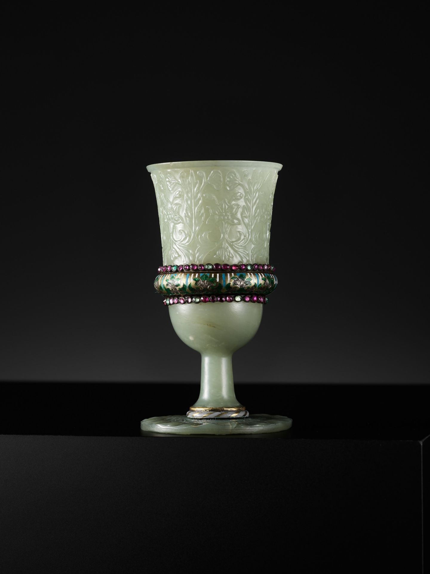 A MUGHAL GILT AND 'GEM'-INLAID JADE STEM CUP, INDIA, 18TH CENTURY - Image 7 of 11