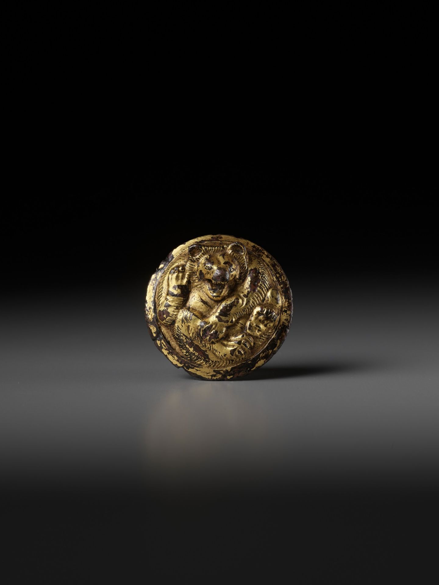 A GILT BRONZE 'BEAR' WEIGHT, HAN DYNASTY, EX ADOLPHE STOCLET COLLECTION - Image 13 of 13