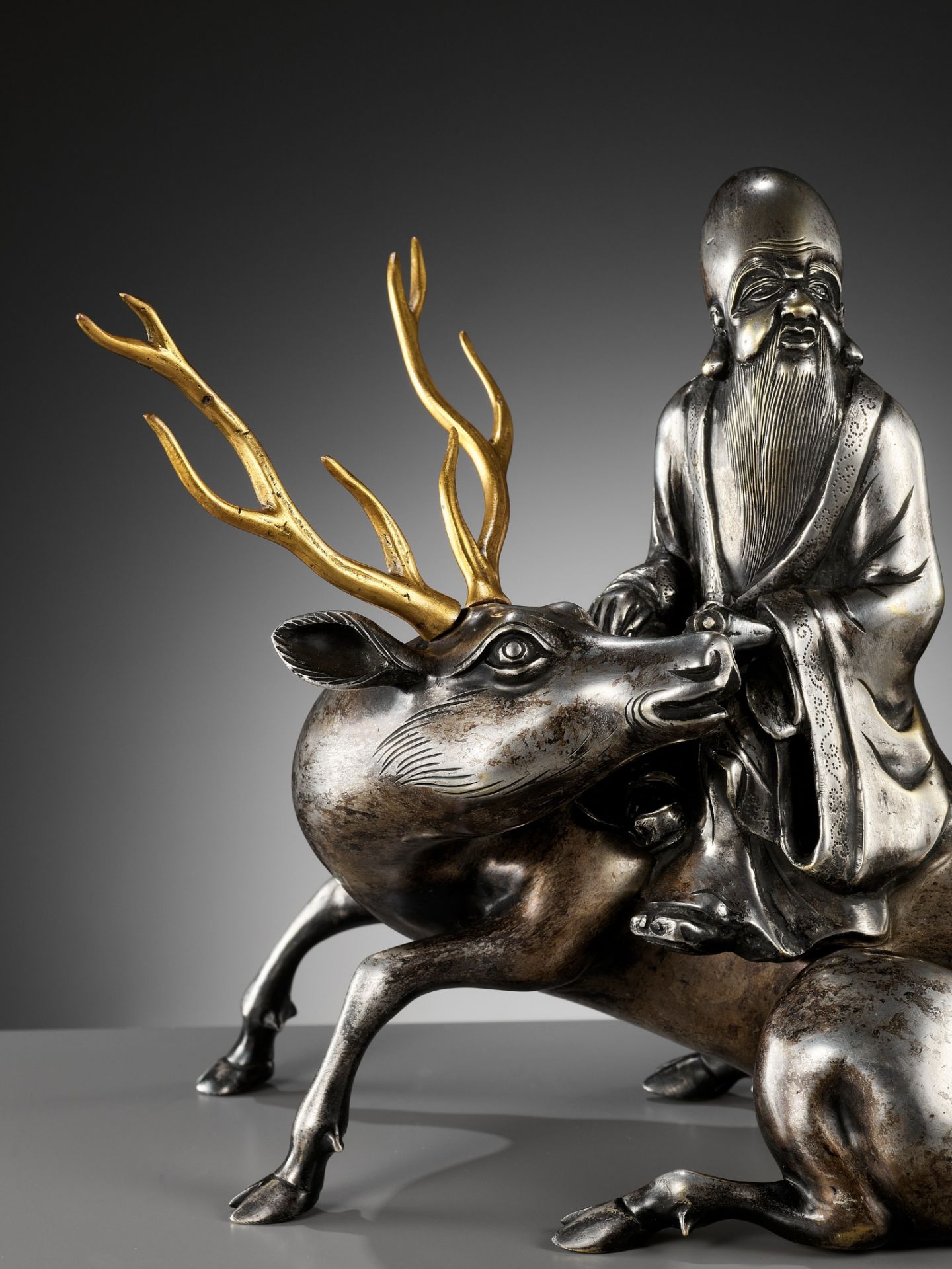 A SILVERED AND GILT BRONZE 'SHOULAO AND DEER' INCENSE BURNER, QING DYNASTY - Image 11 of 14