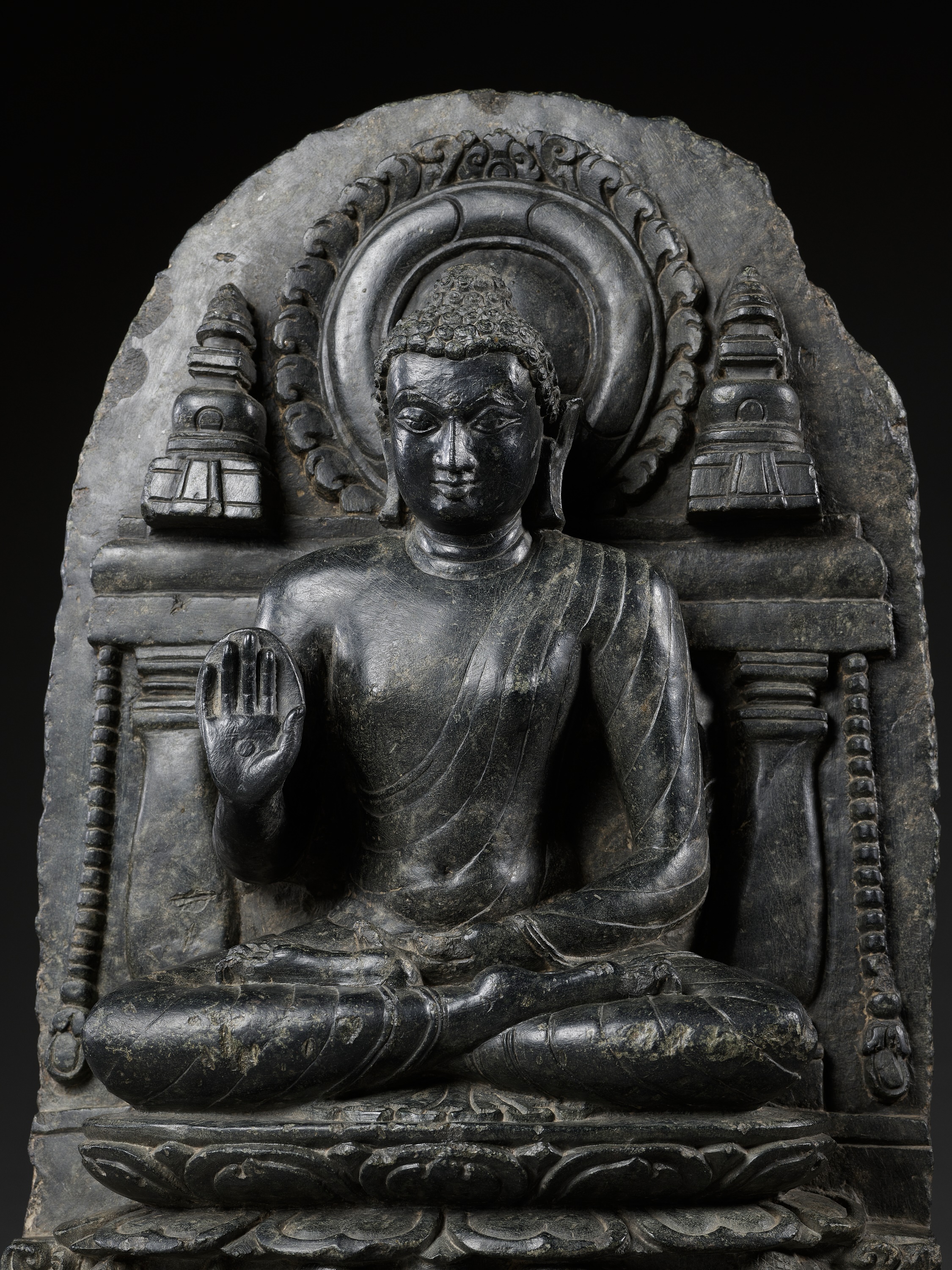 A BLACK SCHIST STELE OF BUDDHA SHAKYAMUNI, PALA PERIOD - Image 17 of 17