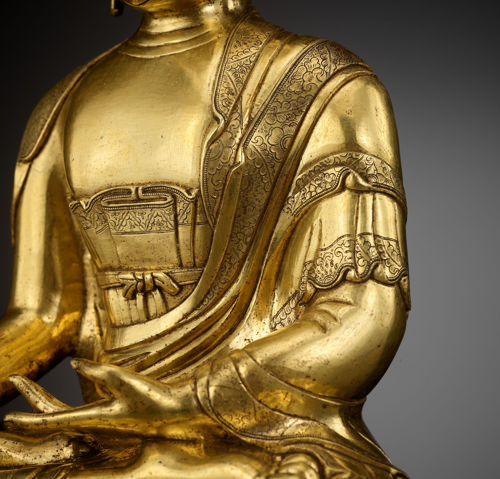 A LARGE GILT-BRONZE FIGURE OF BUDDHA SHAKYAMUNI, KANGXI TO YONGZHENG PERIOD - Image 3 of 13