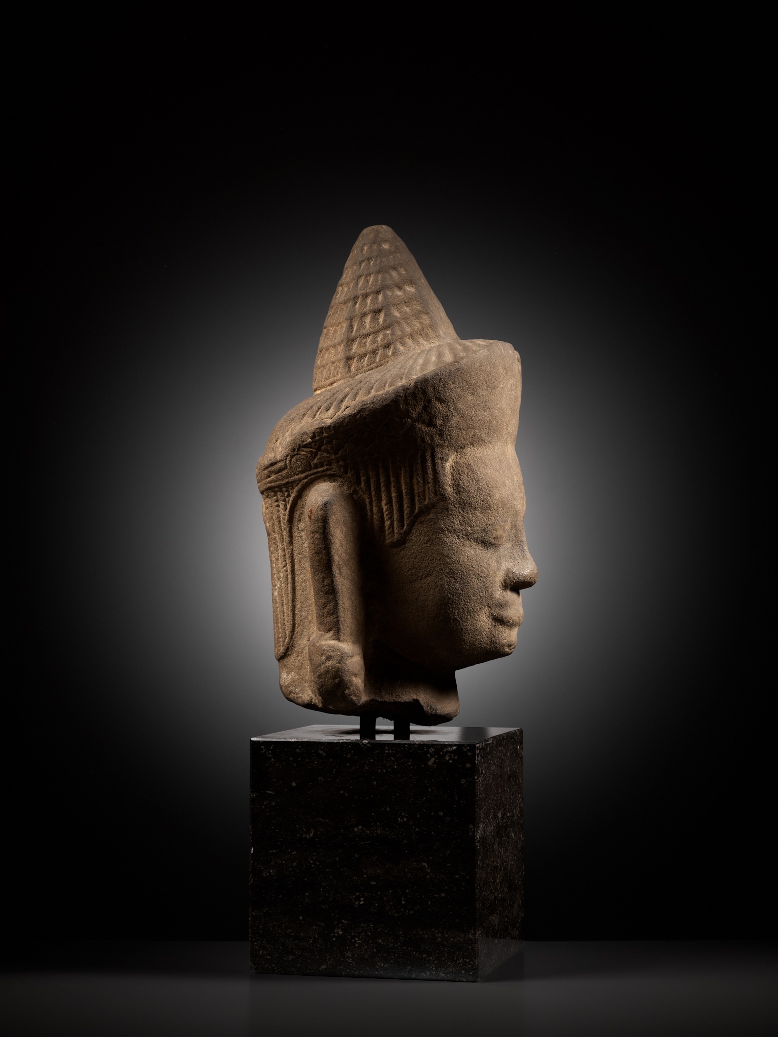 A MONUMENTAL SANDSTONE HEAD OF A MALE DEITY, ANGKOR WAT STYLE - Image 4 of 9