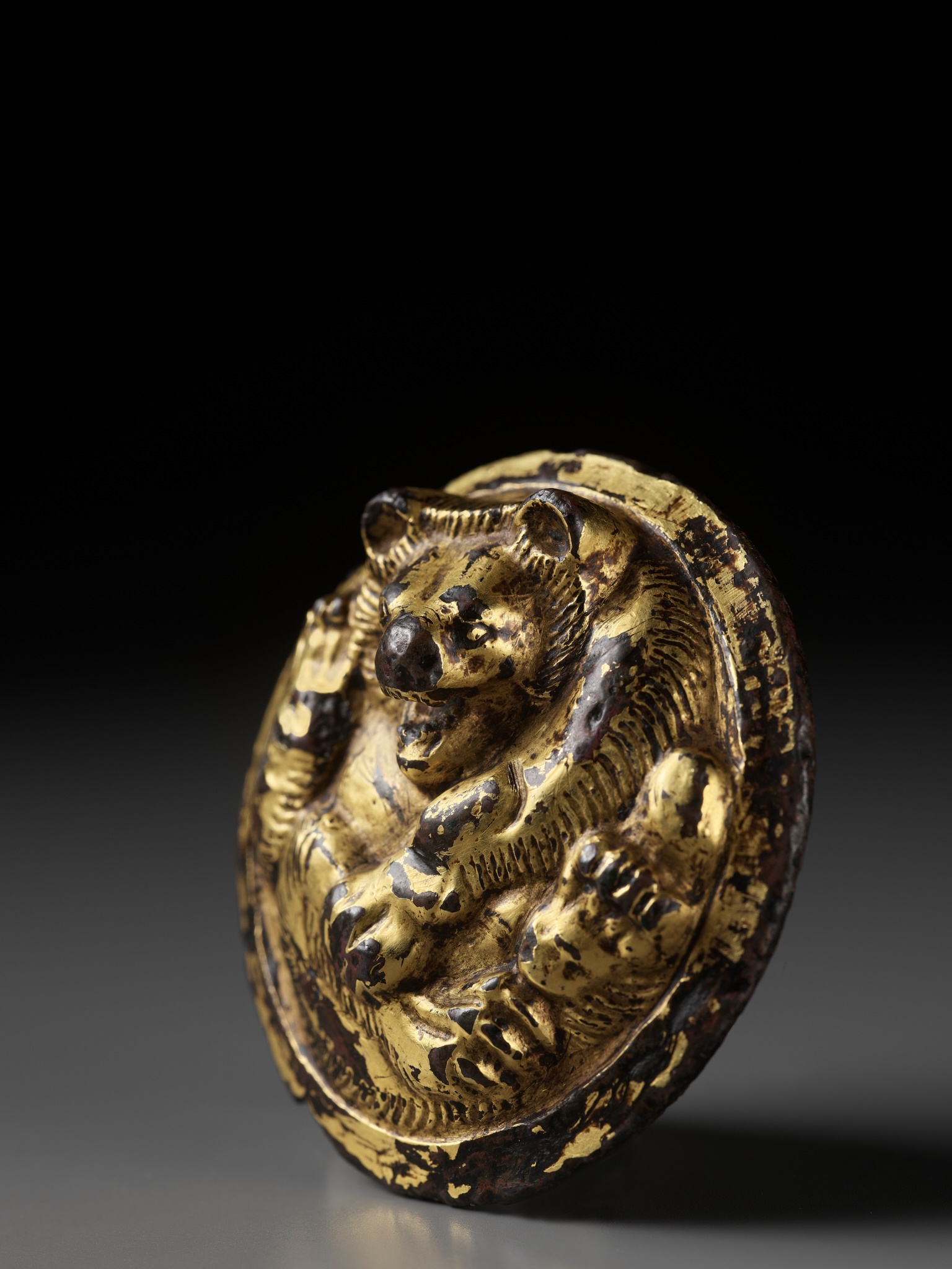 A GILT BRONZE 'BEAR' WEIGHT, HAN DYNASTY, EX ADOLPHE STOCLET COLLECTION - Image 7 of 13