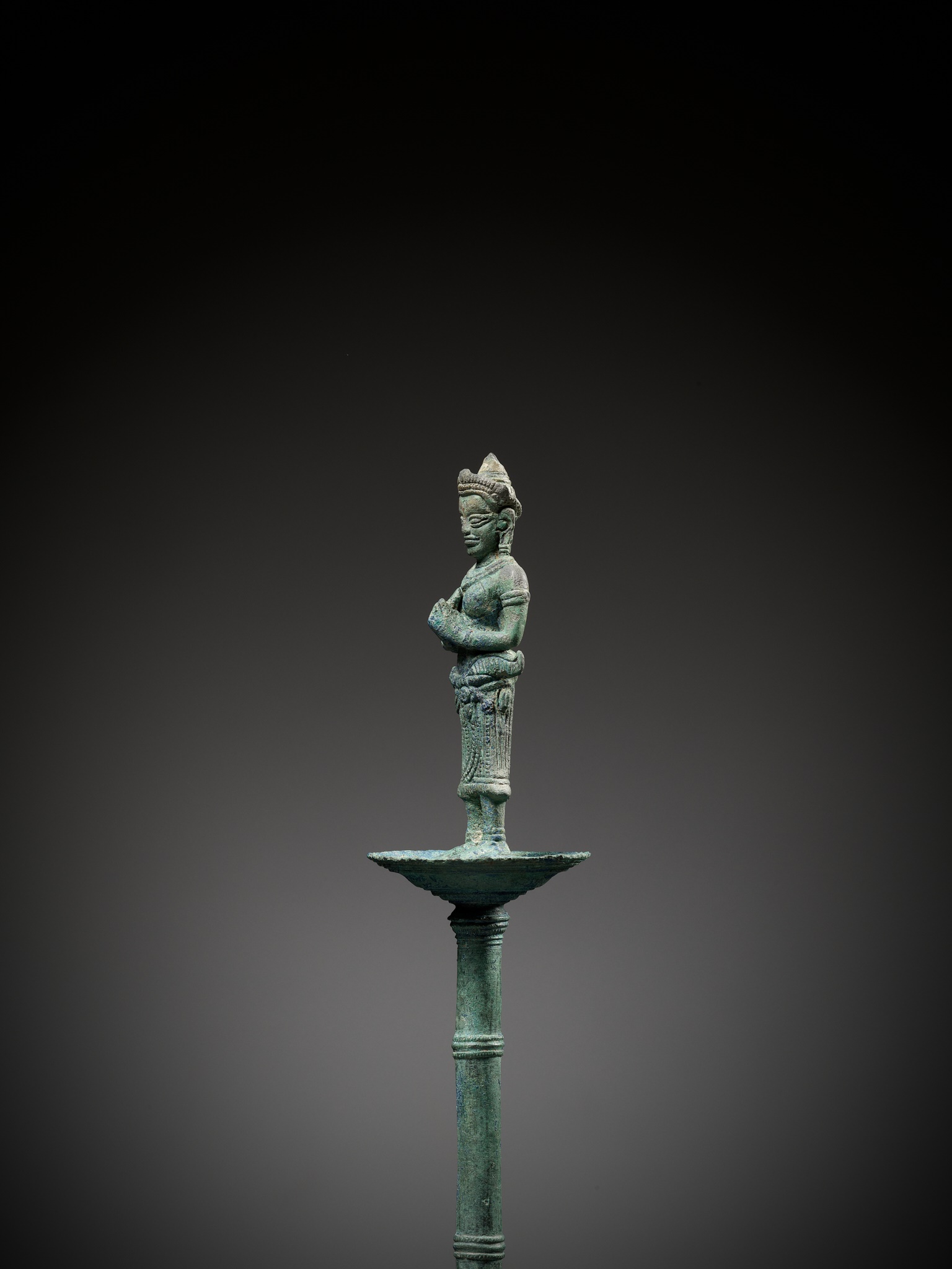A KHMER BRONZE FITTING WITH A FIGURE OF A FEMALE DEITY, ANGKOR PERIOD - Image 7 of 15
