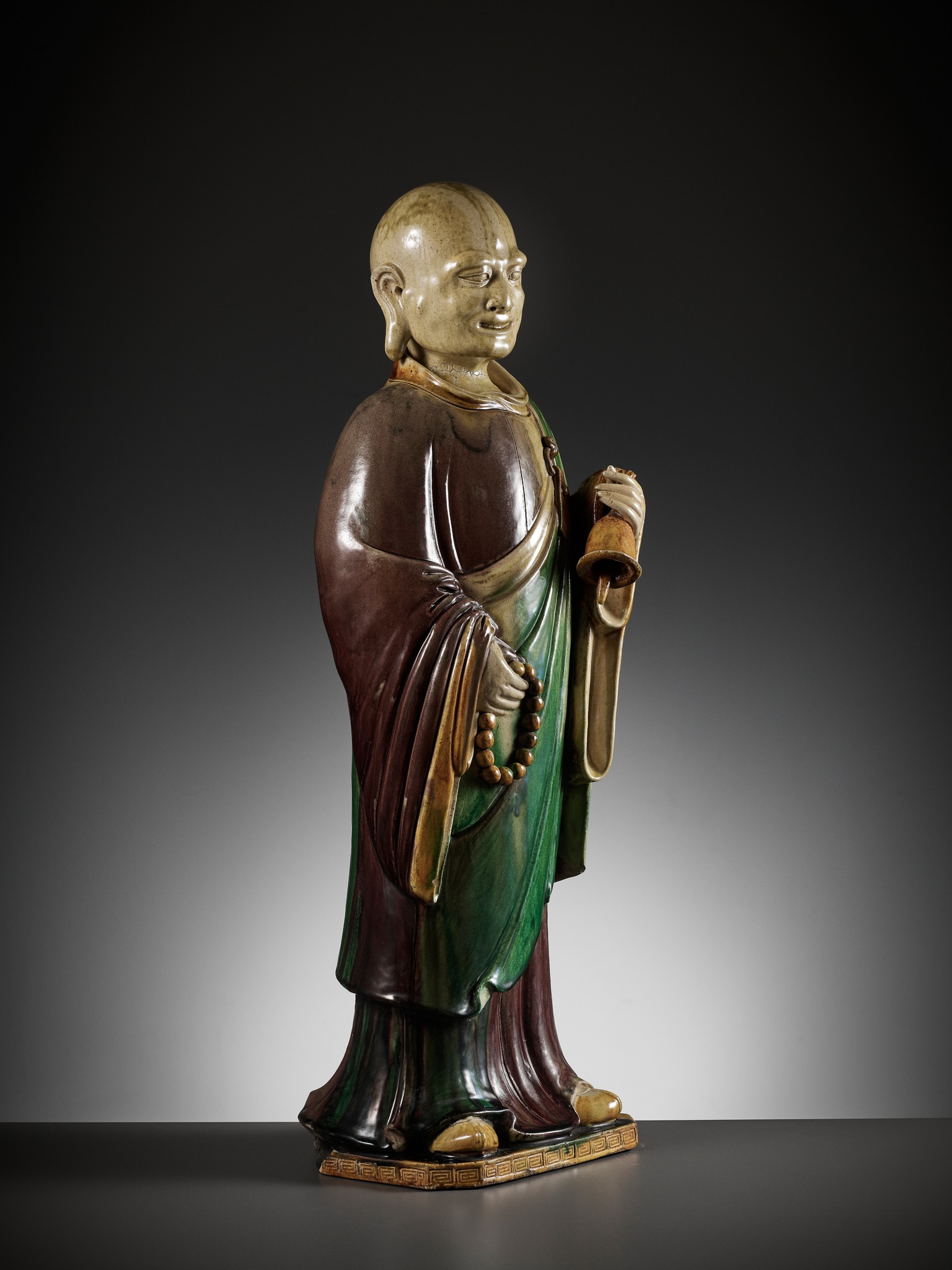 A MASSIVE SANCAI-GLAZED FIGURE OF A MONK, LATE MING DYNASTY TO KANGXI PERIOD - Image 12 of 16