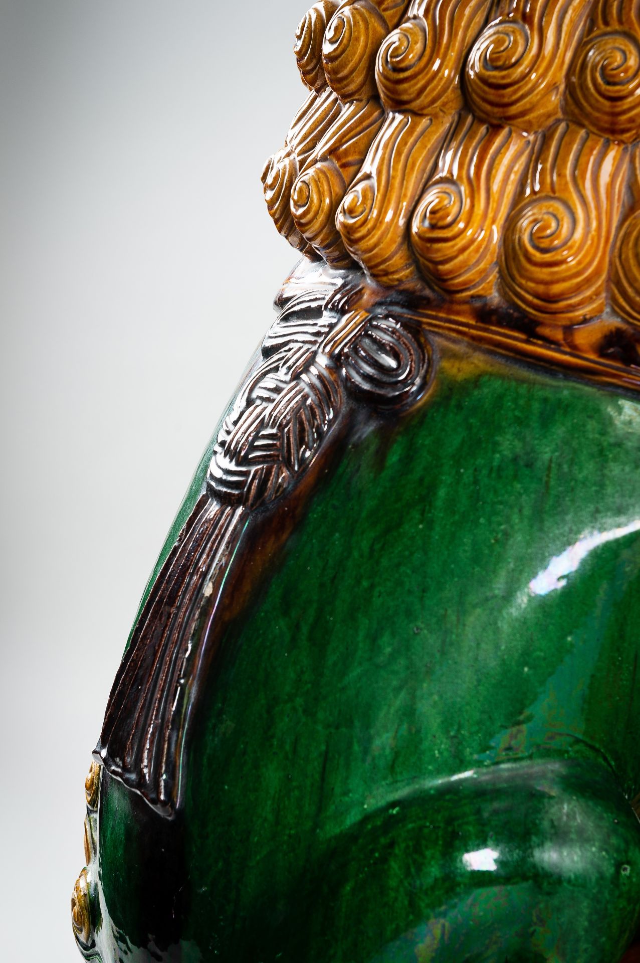 A VERY LARGE SANCAI-GLAZED PAIR OF BUDDHIST LIONS, QING - Image 26 of 31