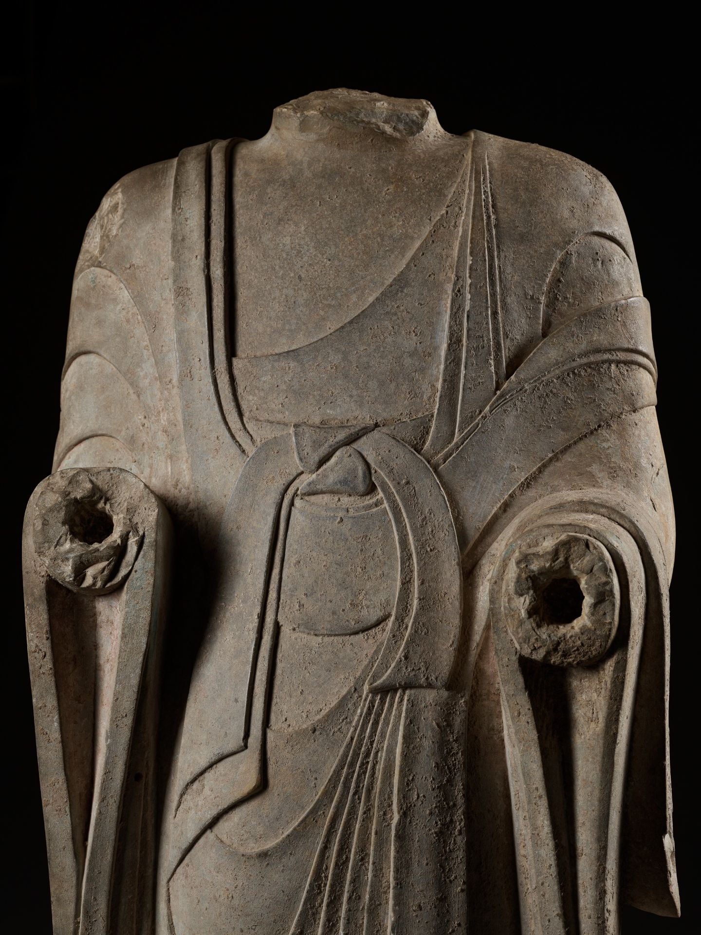 A LARGE AND HIGHLY IMPORTANT WHITE MARBLE TORSO OF BUDDHA, NOTHERN QI DYNASTY - Image 2 of 10