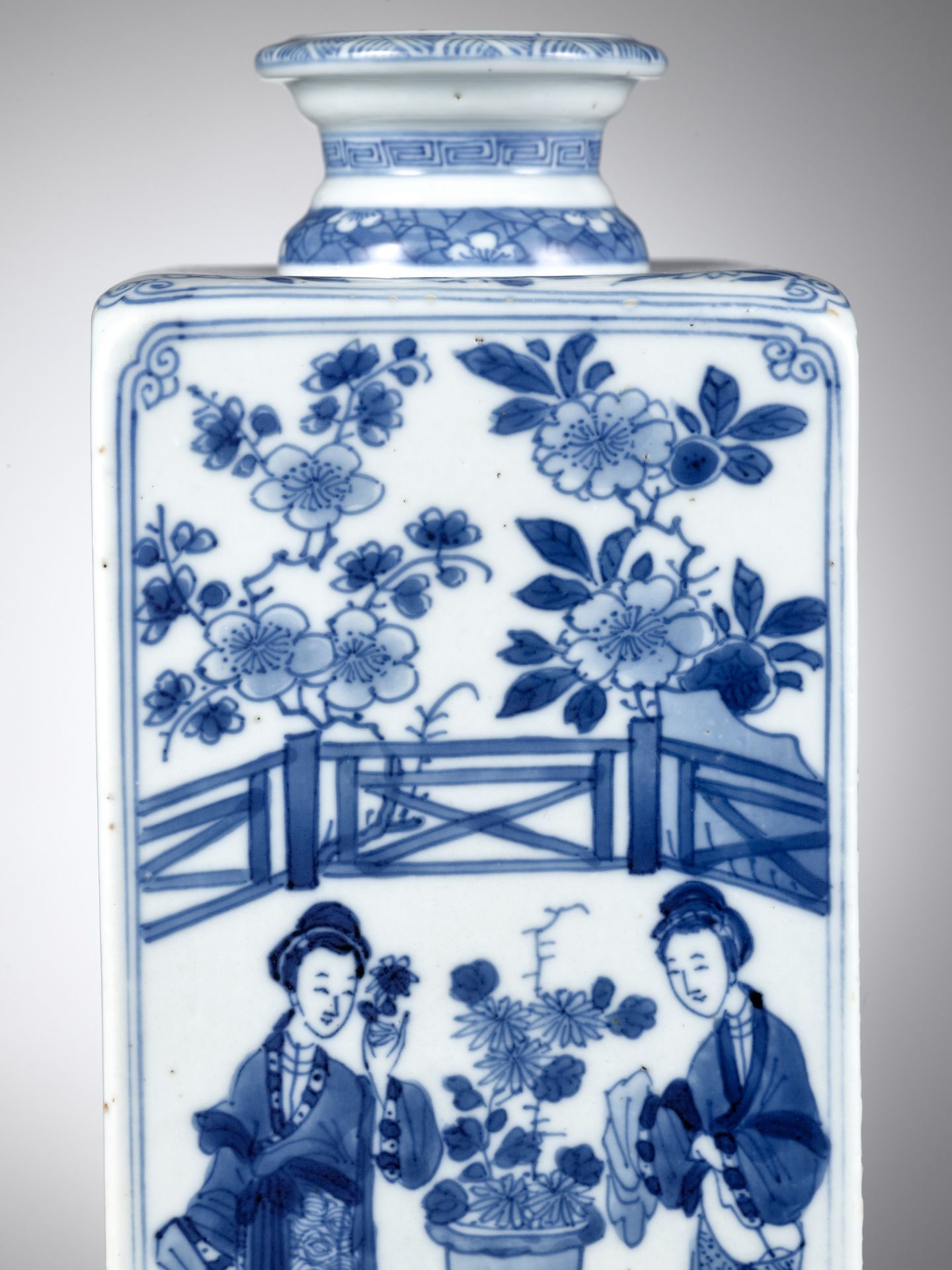 A BLUE AND WHITE RECTANGULAR FLASK AND COVER, KANGXI PERIOD - Image 7 of 22