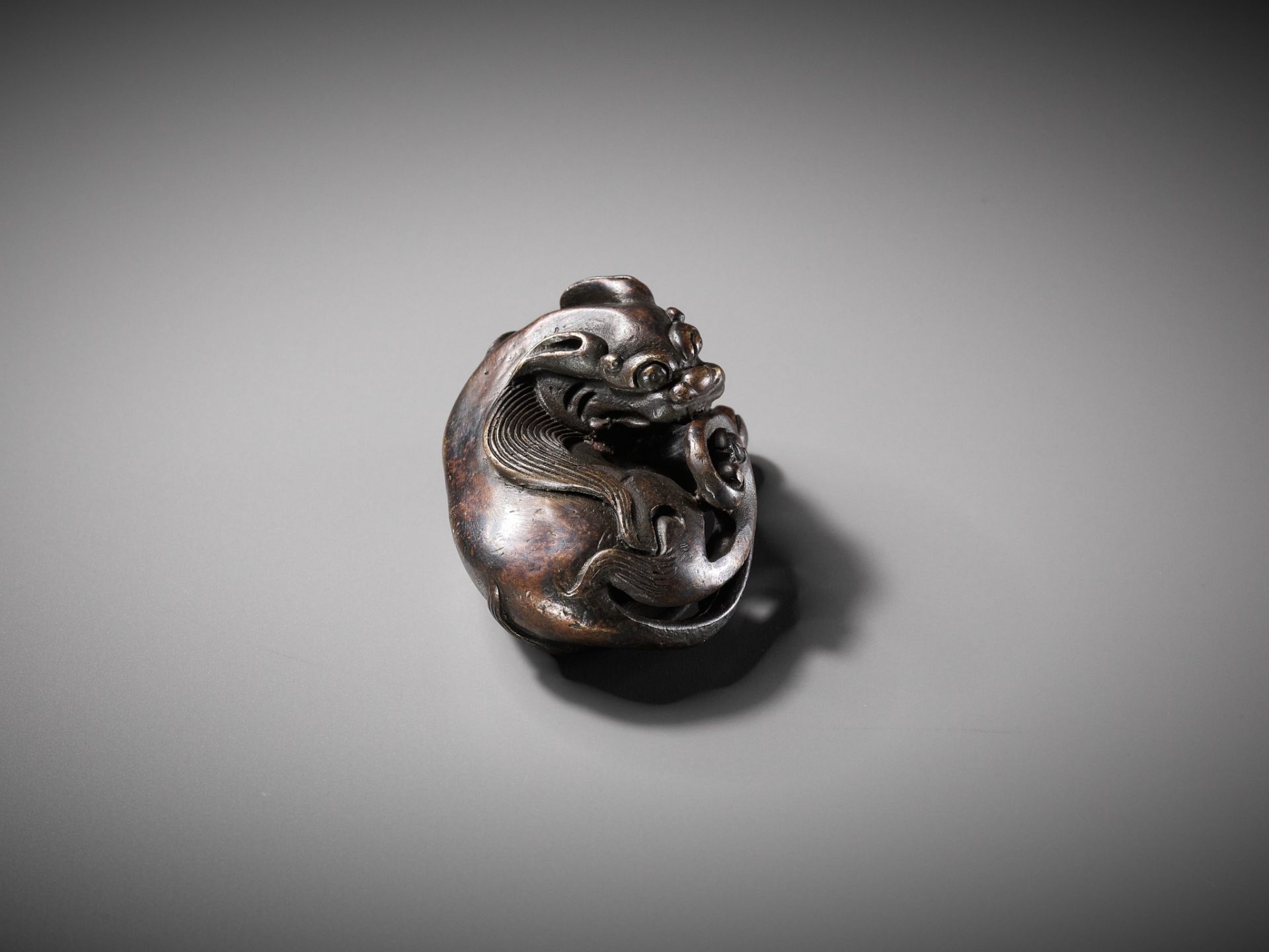 A BRONZE 'BUDDHIST LION' SCROLL WEIGHT, LATE MING DYNASTY - Image 6 of 14