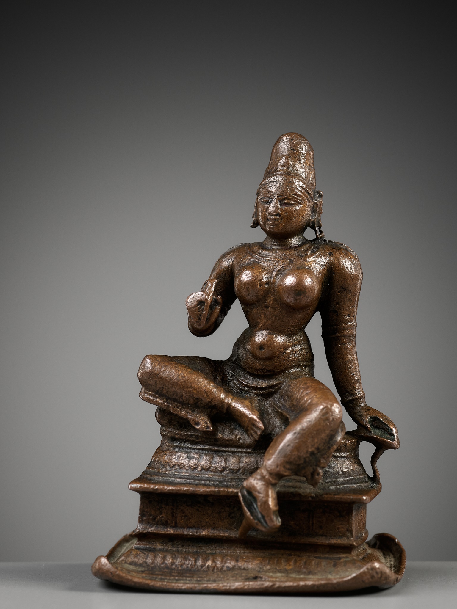 A SMALL COPPER ALLOY FIGURE OF PARVATI, LATER CHOLA - Image 8 of 9